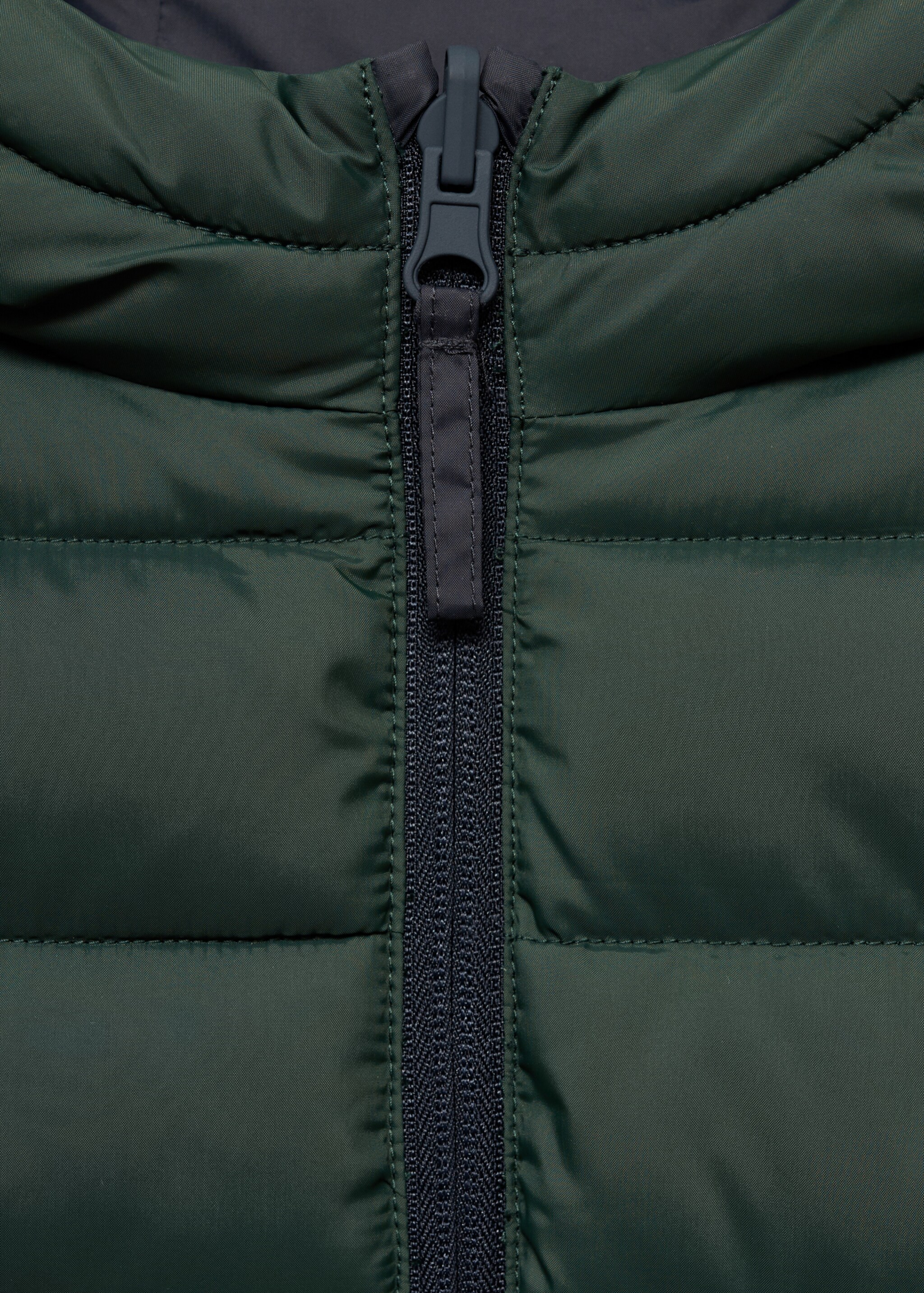 Quilted reversible anorak - Details of the article 8, Dark Green. Ref: 77067660-00.