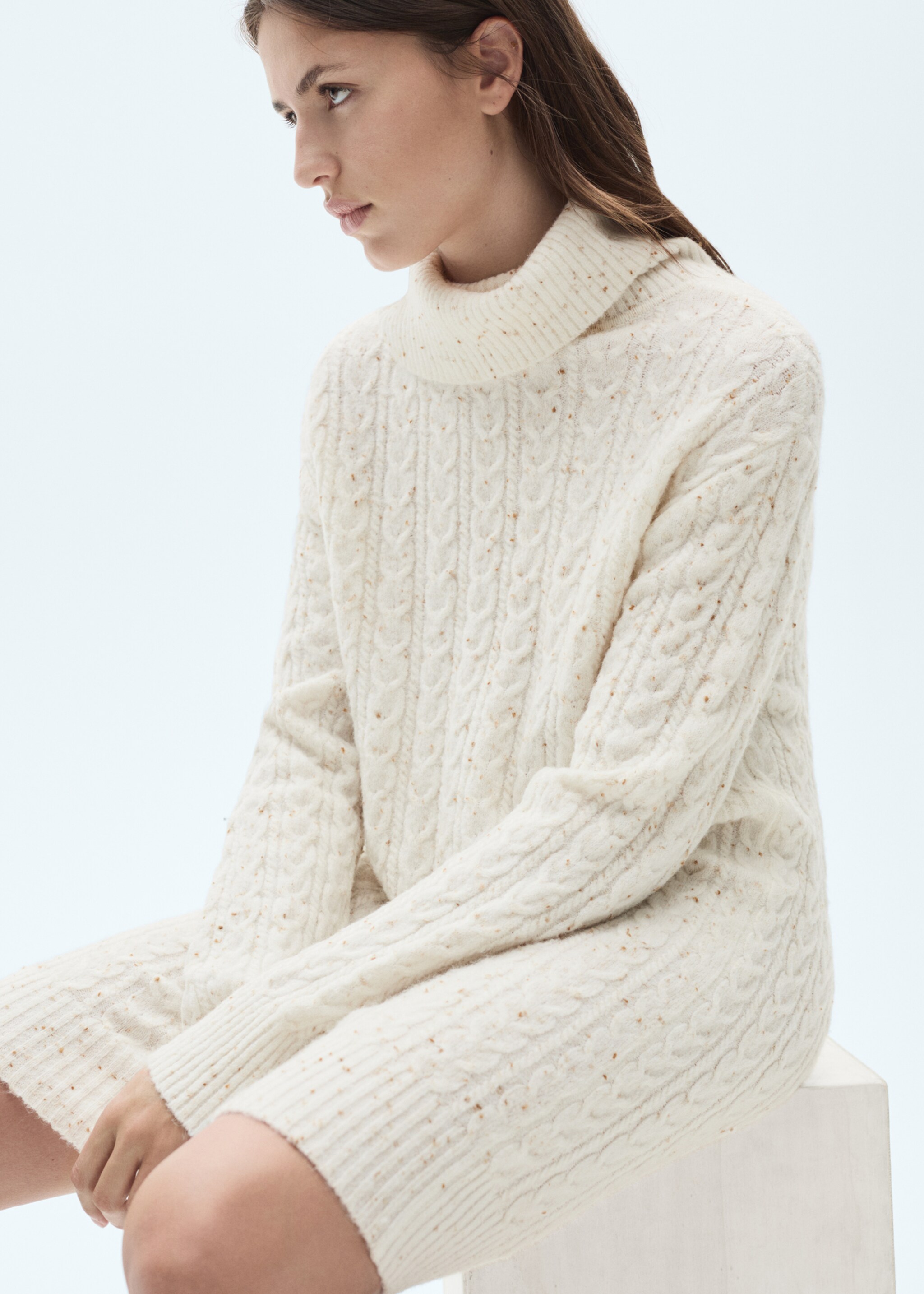 Turtle neck knit dress - Details of the article 2, Ecru. Ref: 77067661-00.