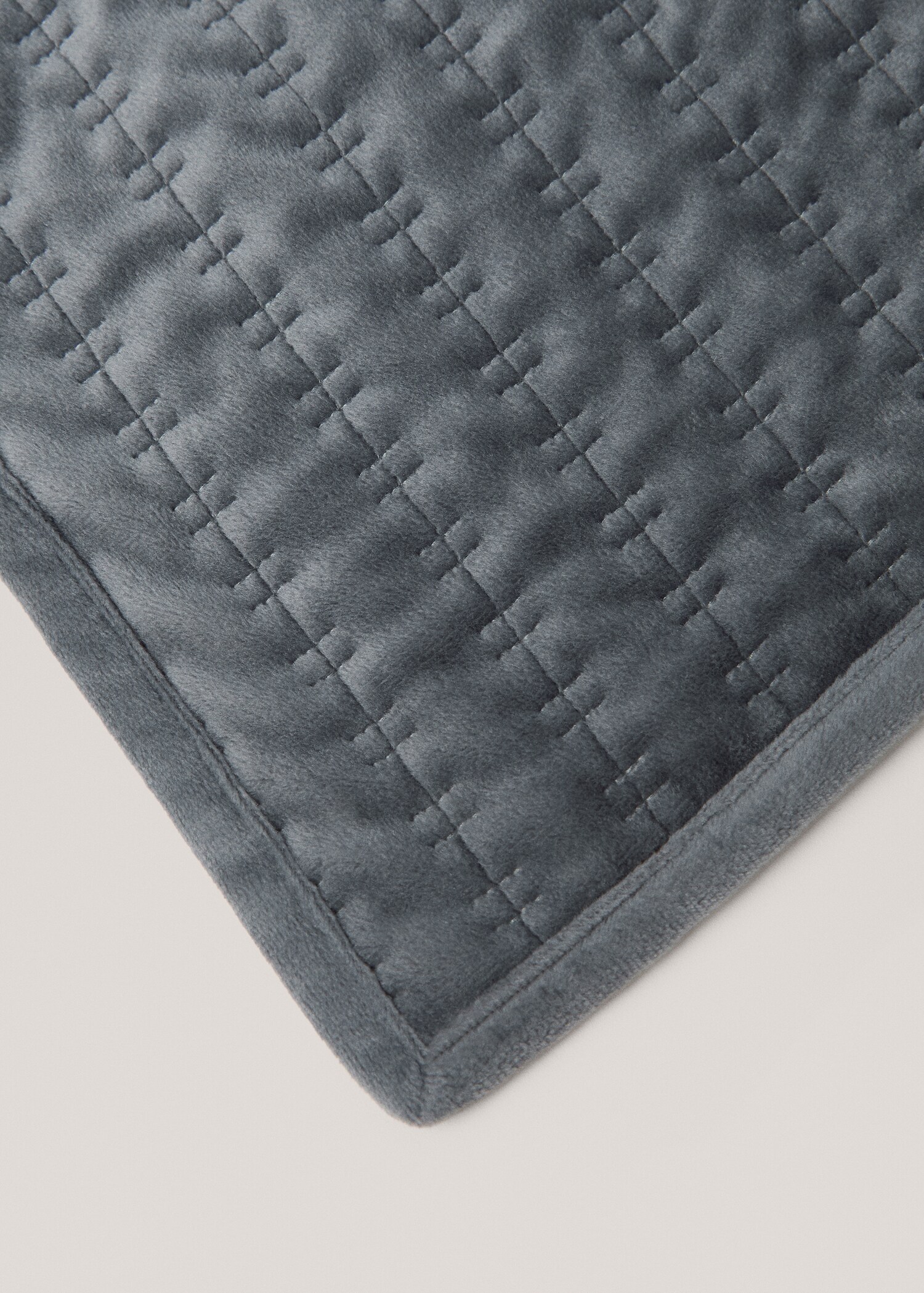 Velvet quilt - Details of the article 1
