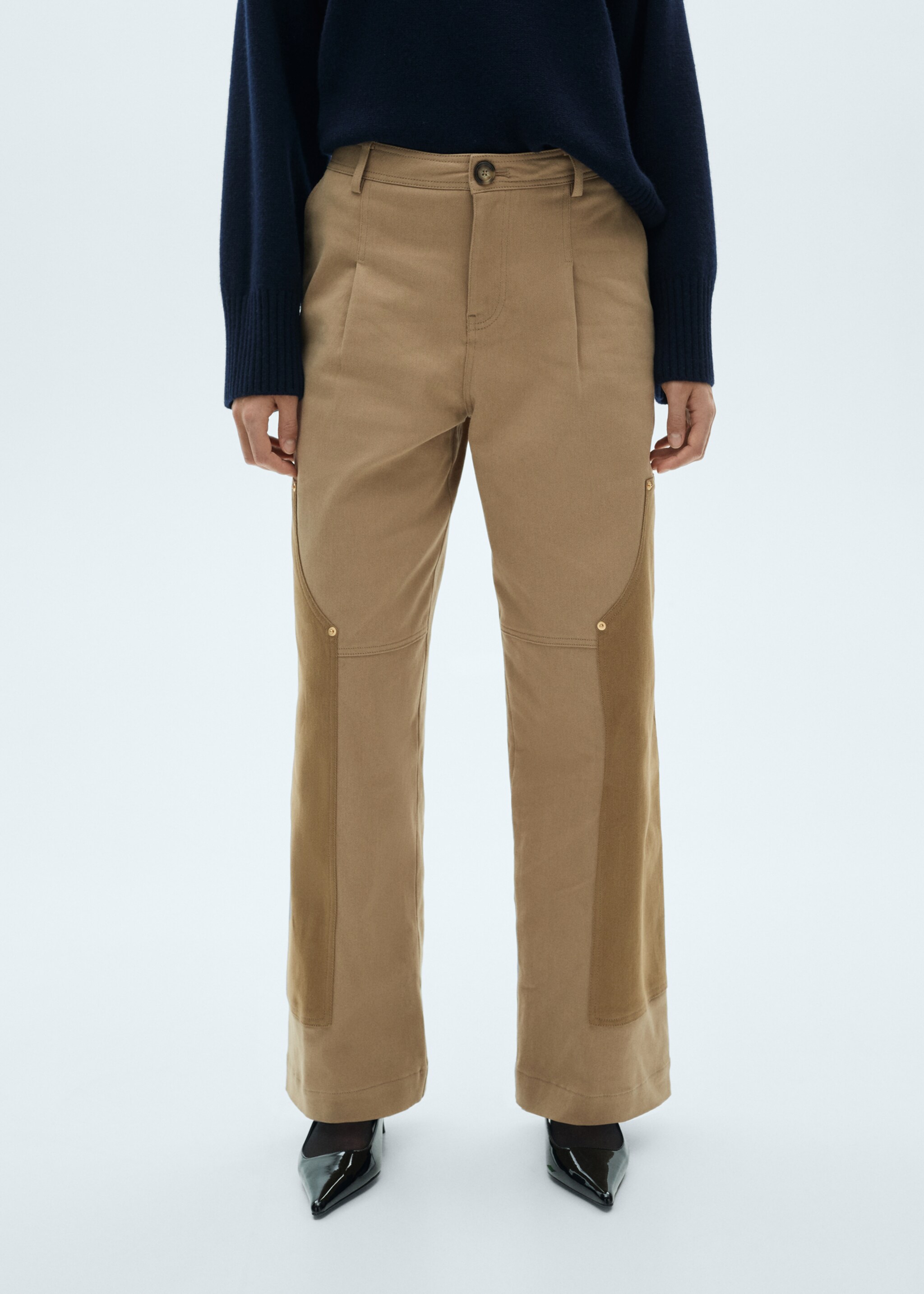 Pantalon empiècements contrastants - Plan moyen, Beige. Ref: 77067670-00.