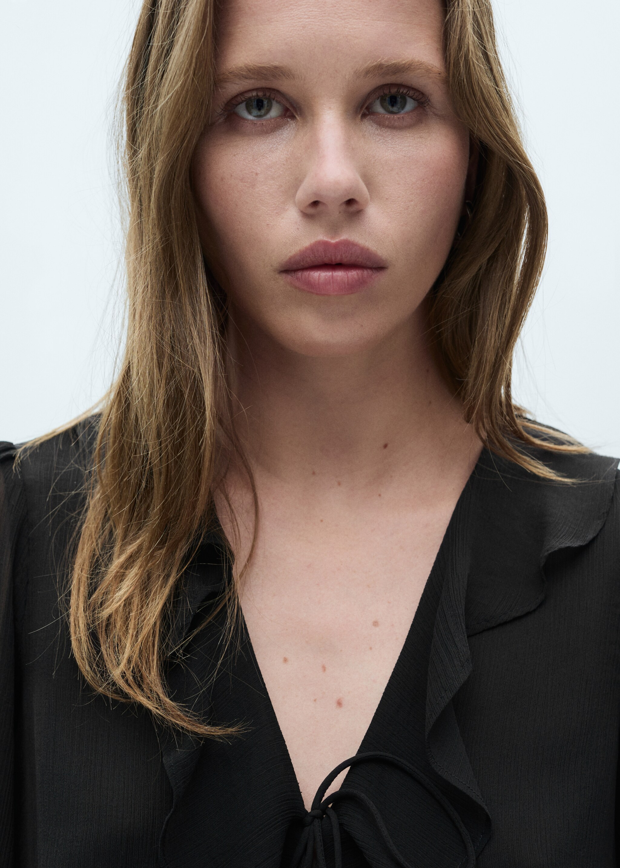 Short ruffled dress - Details of the article 1, Black. Ref: 77067685-00.