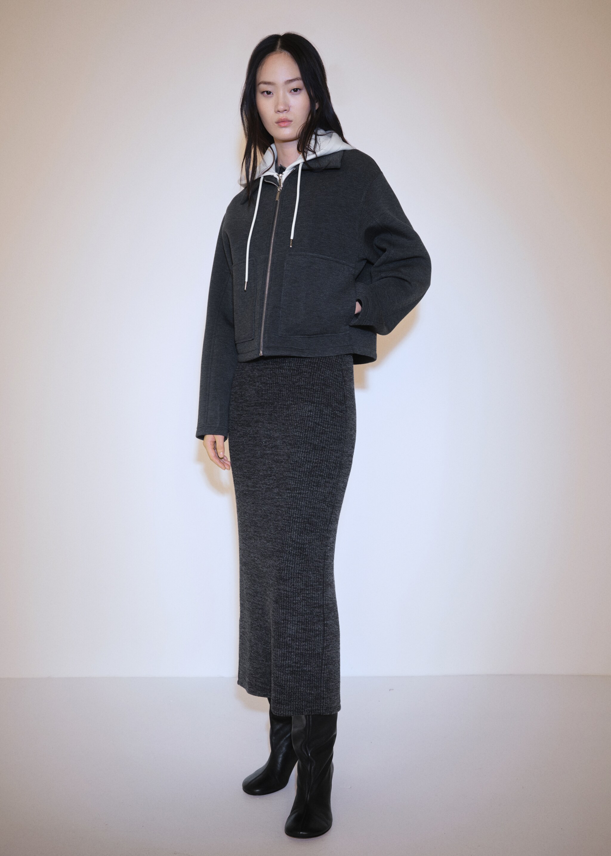 Slit knitted skirt - Details of the article 2, Grey. Ref: 77067691-00.