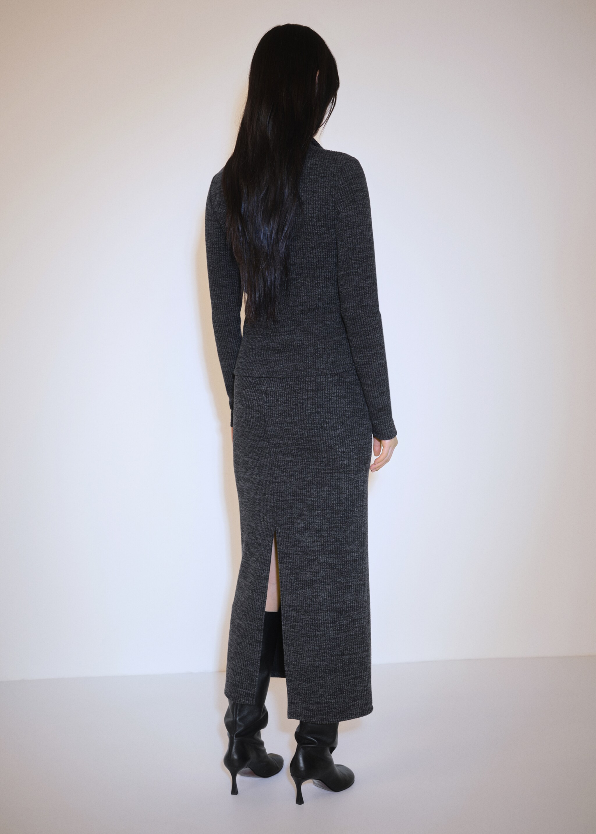 Slit knitted skirt - Reverse of the article, Grey. Ref: 77067691-00.