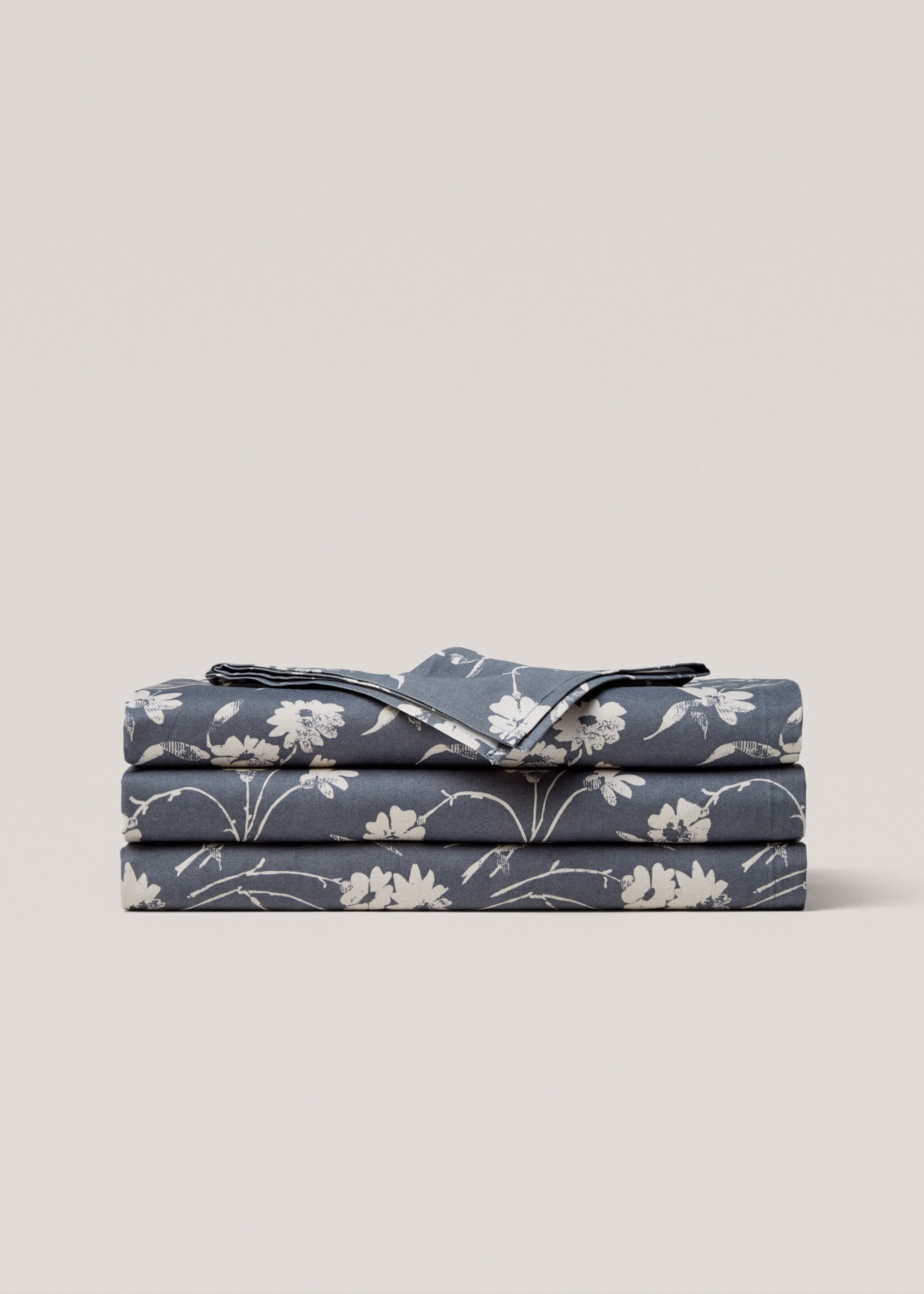 Cotton floral-print napkin 45x45cm - Details of the article 3, Blue. Ref: 77067704-00.