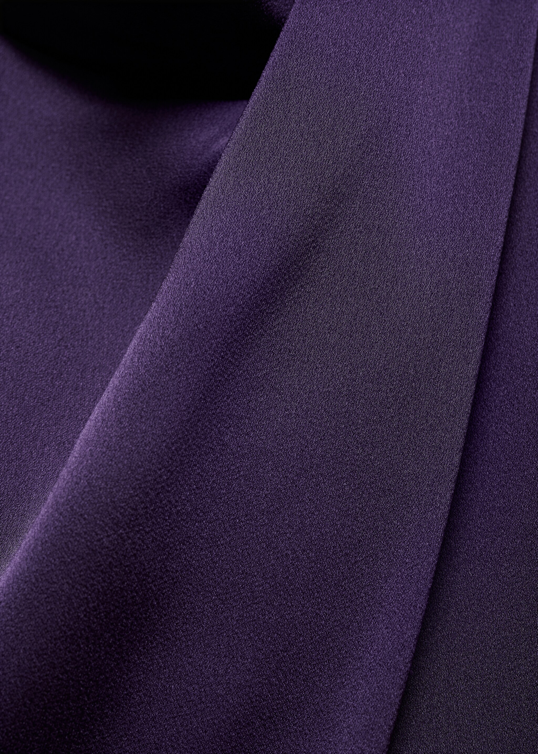 Blusa satinada drapeada cuello alto - Detalle del artículo 8, Morado. Ref: 77067715-00.