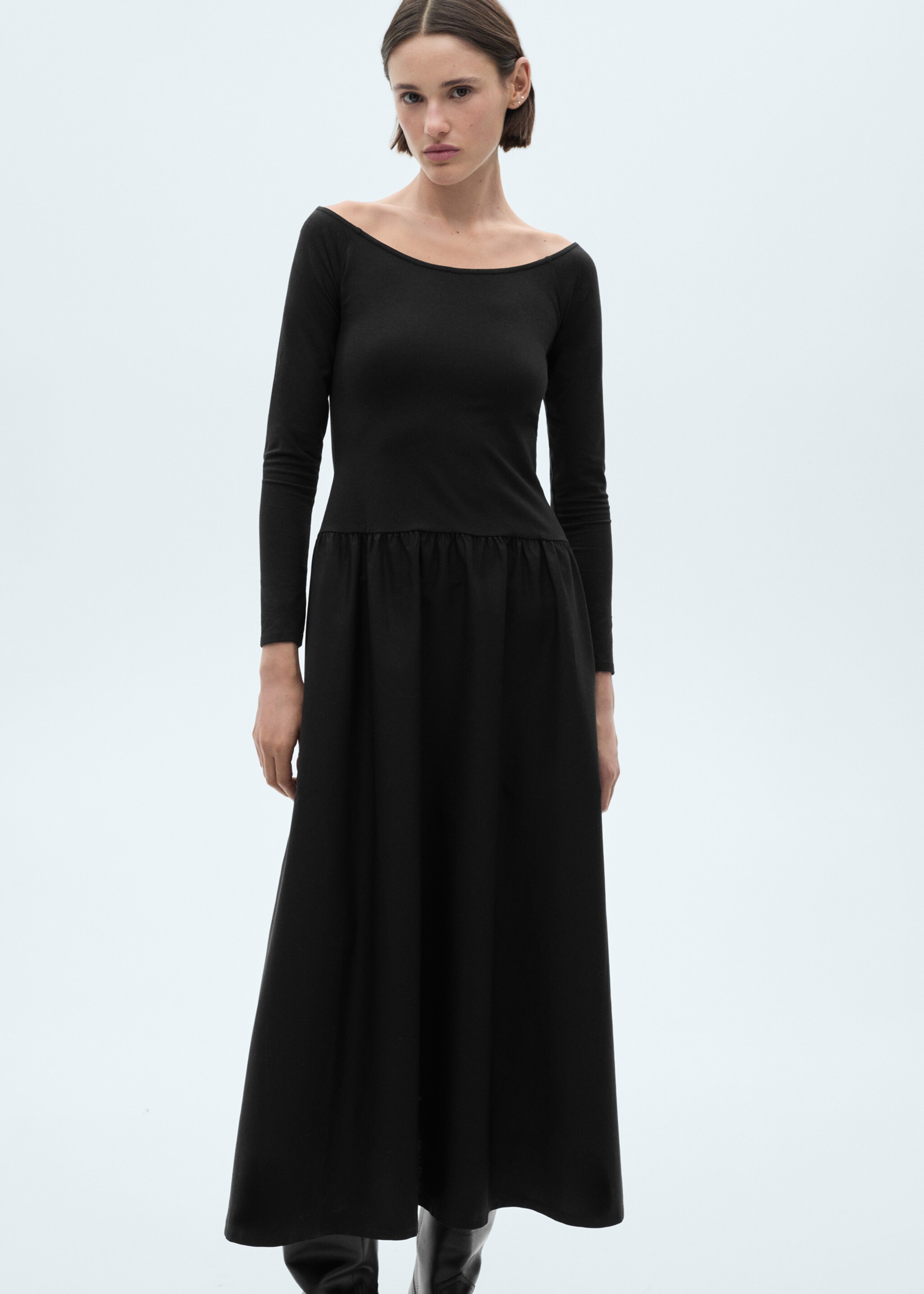 Rochie evazată combinată - Plan mediu, Negru. Ref: 77067718-00.