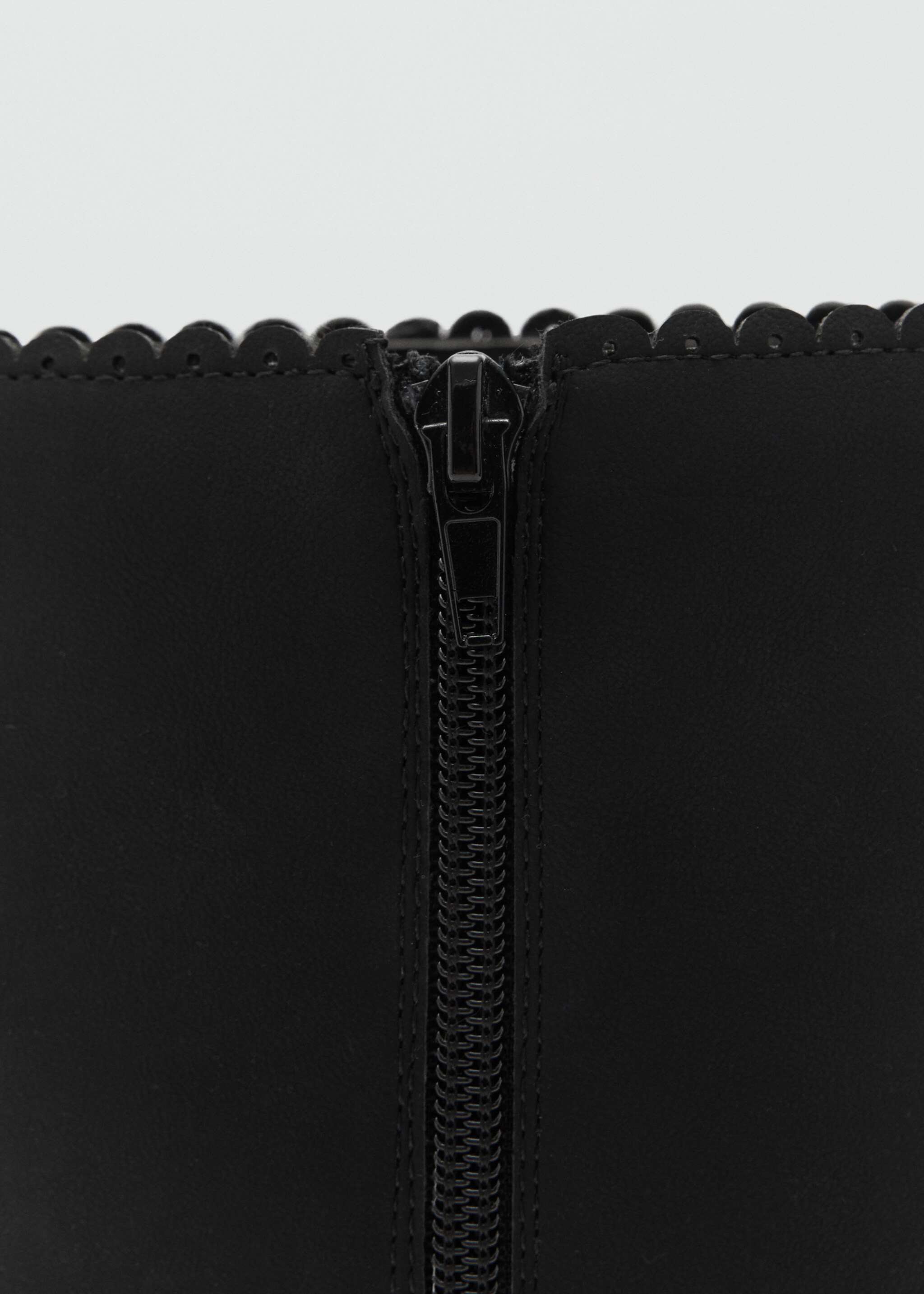 Bota alta plana - Detalle del artículo 1, Negro. Ref: 77067911-00.