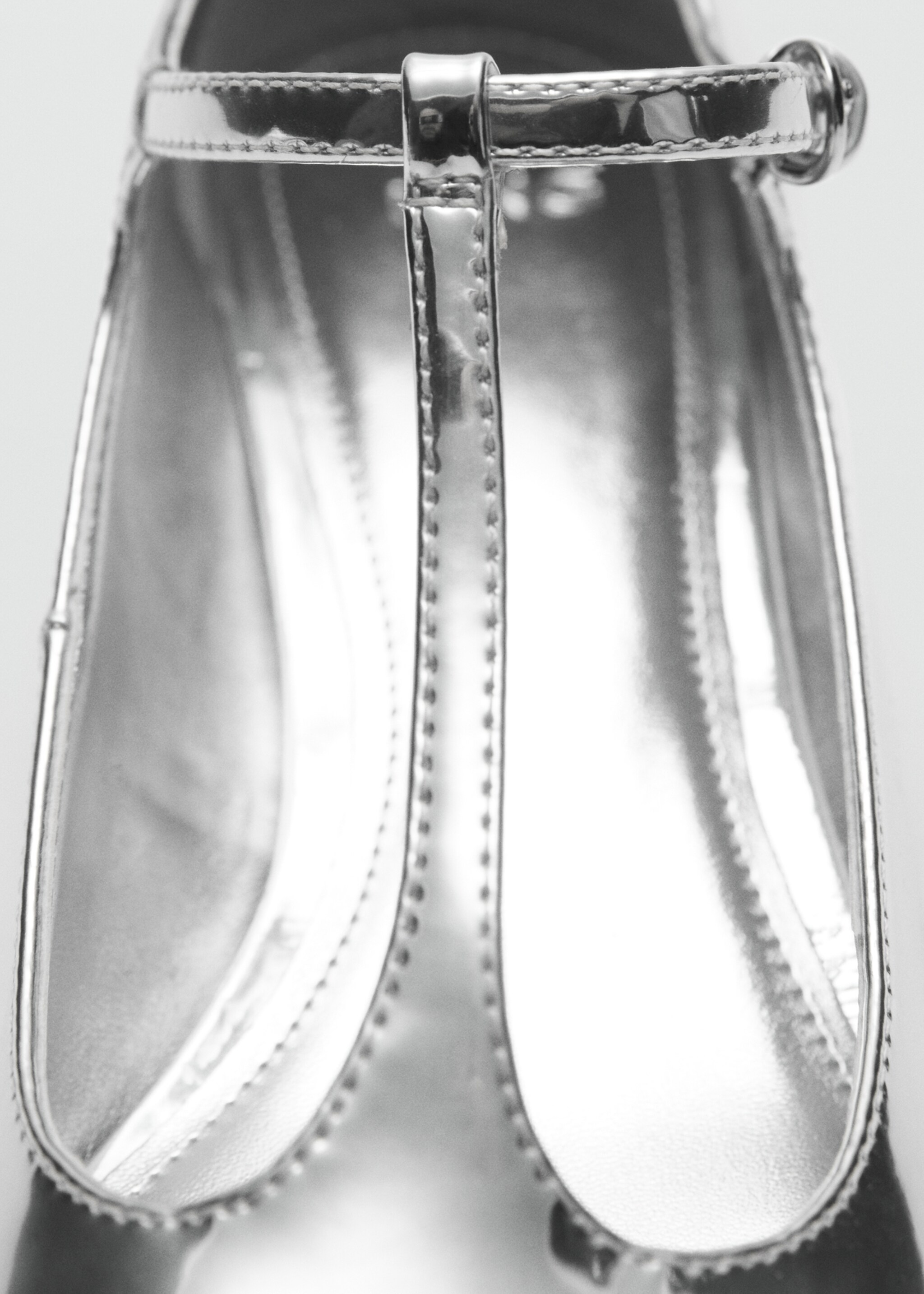 Metallic pumps - Detail van het artikel 1, Zilver. Ref: 77067929-00.