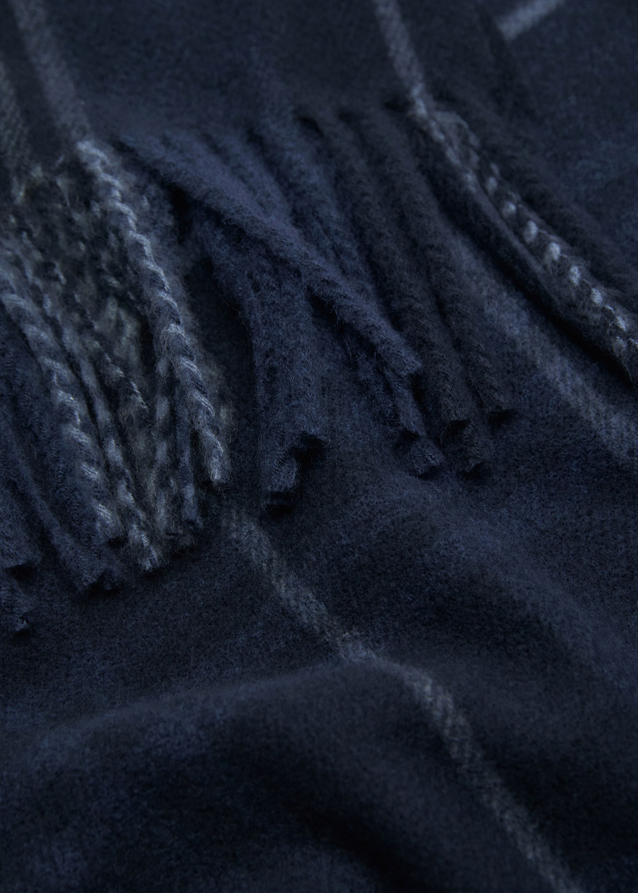 Bufanda cuadro escocés flecos - Plano medio, Azul marino oscuro. Ref: 77068263-00.