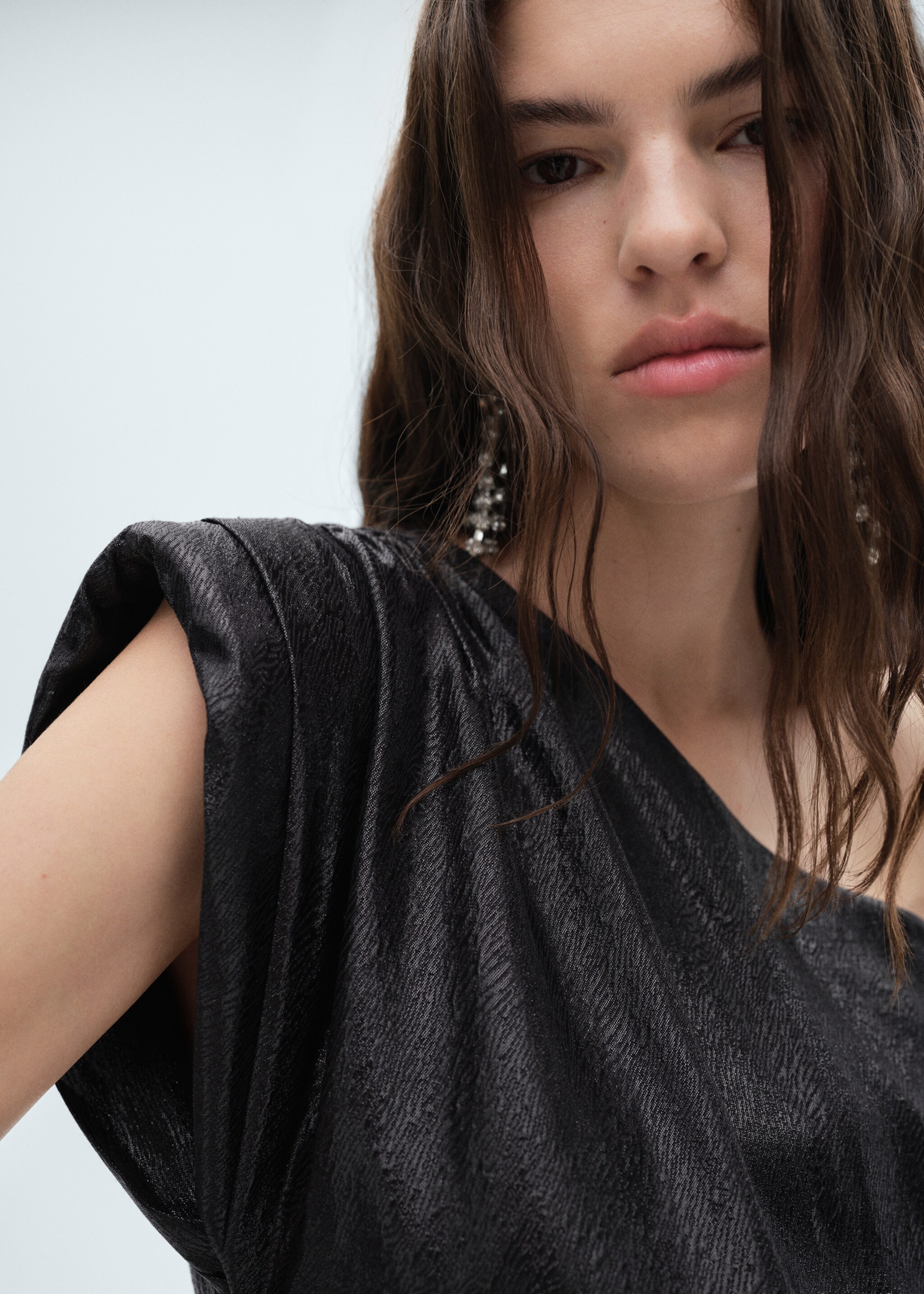 Textured asymmetrical dress - Details of the article 1, Black. Ref: 77068276-00.