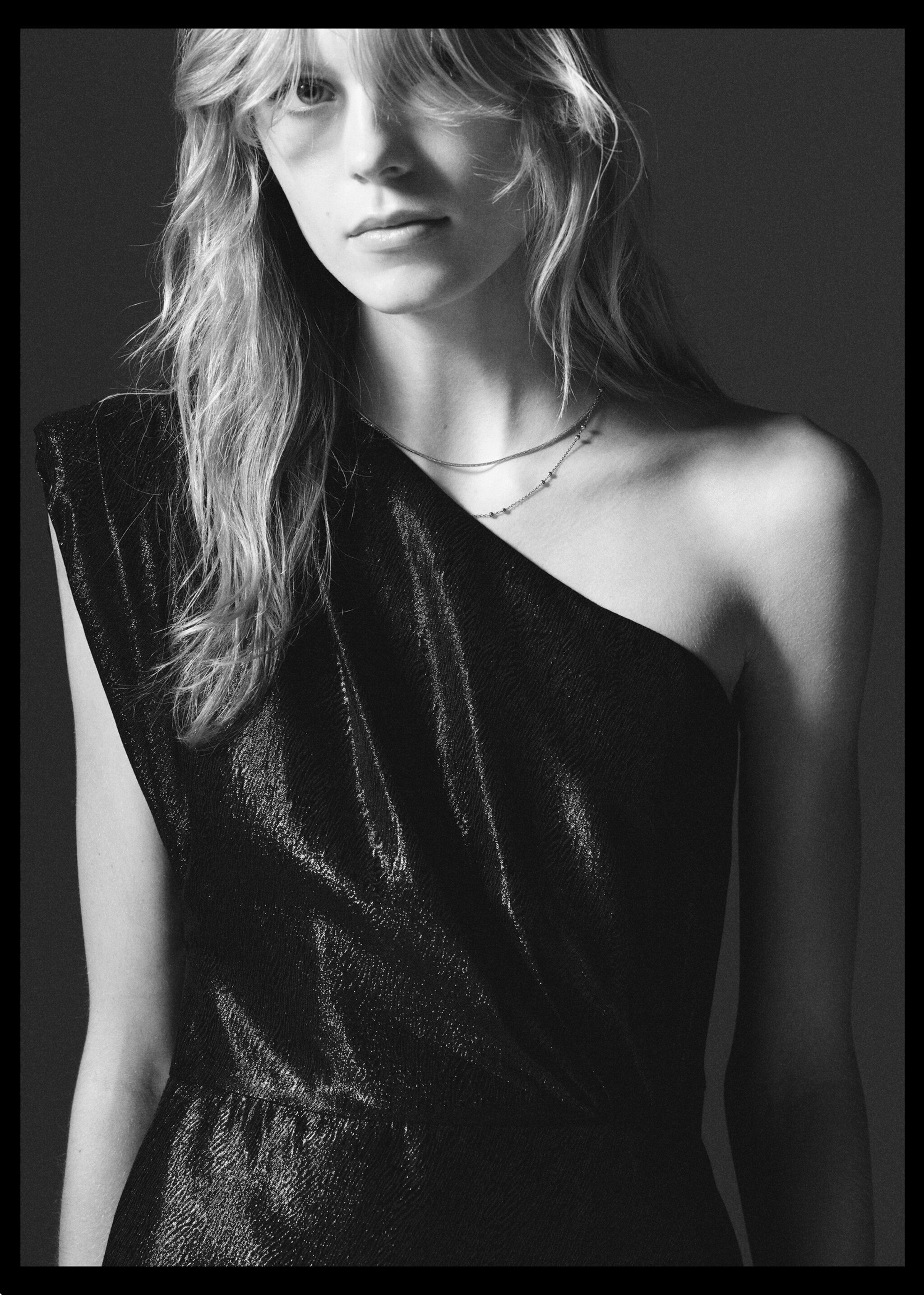 Textured asymmetrical dress - Details of the article 7, Black. Ref: 77068276-00.