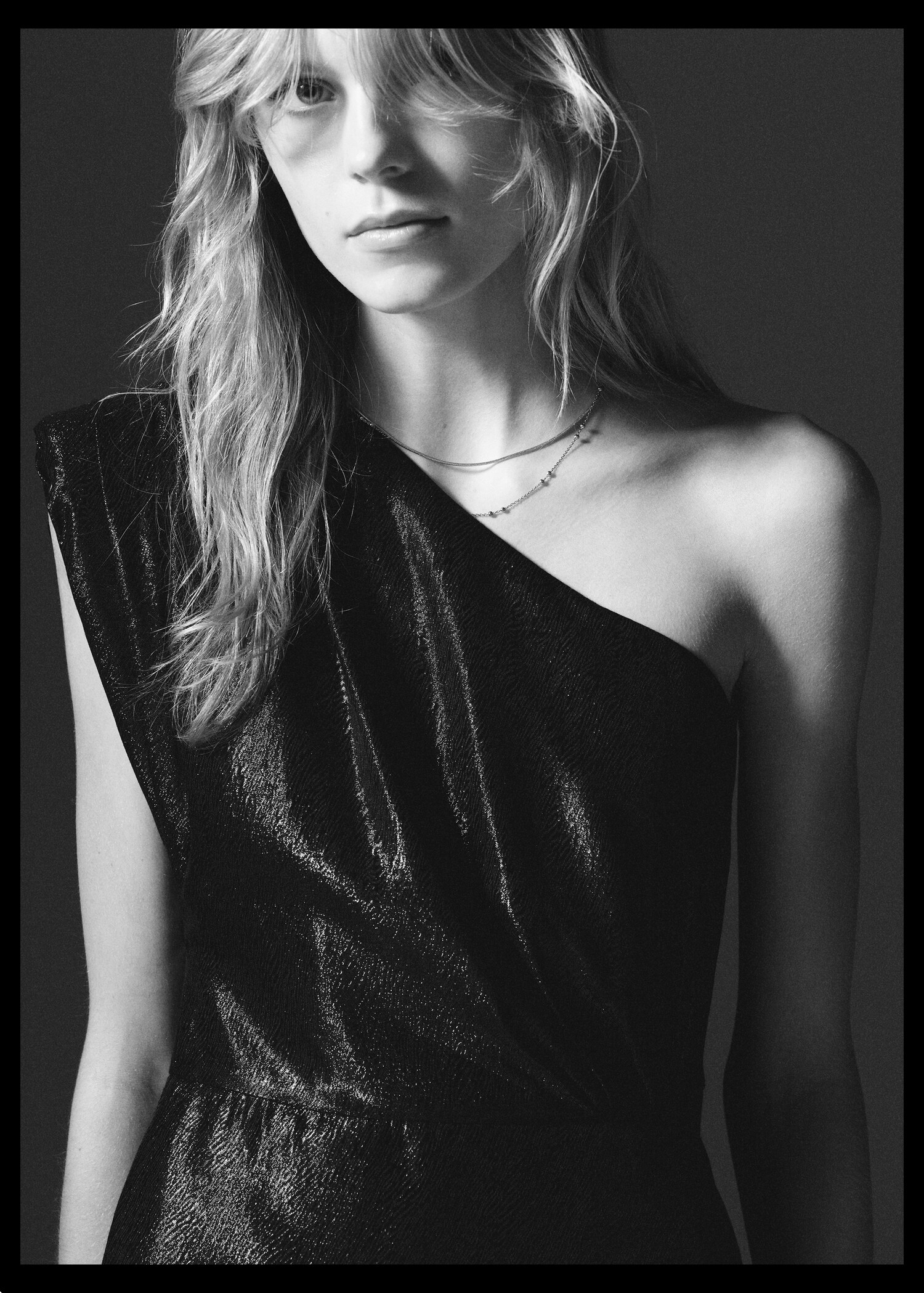Textured asymmetrical dress - Details of the article 7