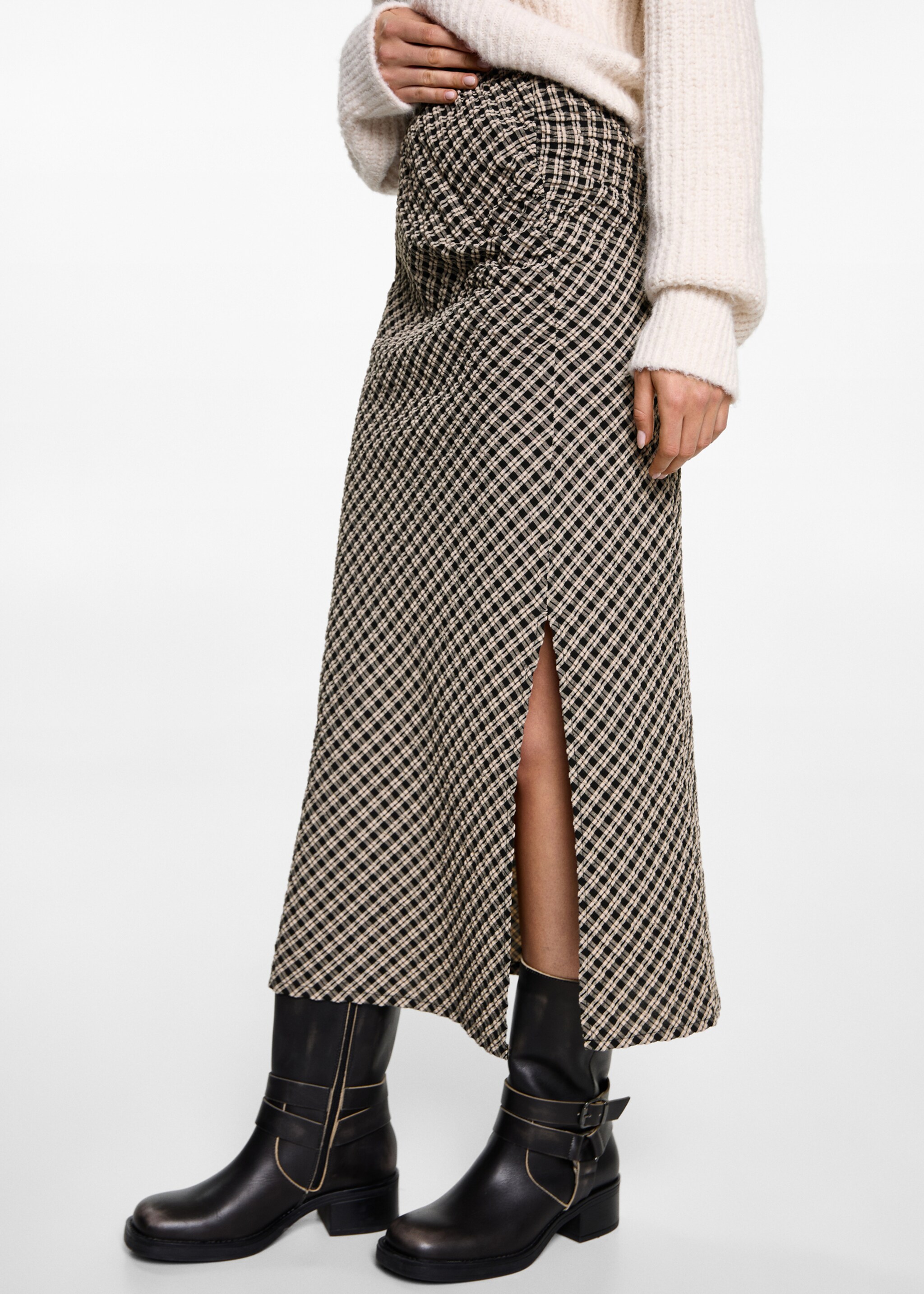 Faldilla midi quadres - Detall de l'article 6, Negre. Ref: 77068278-00.