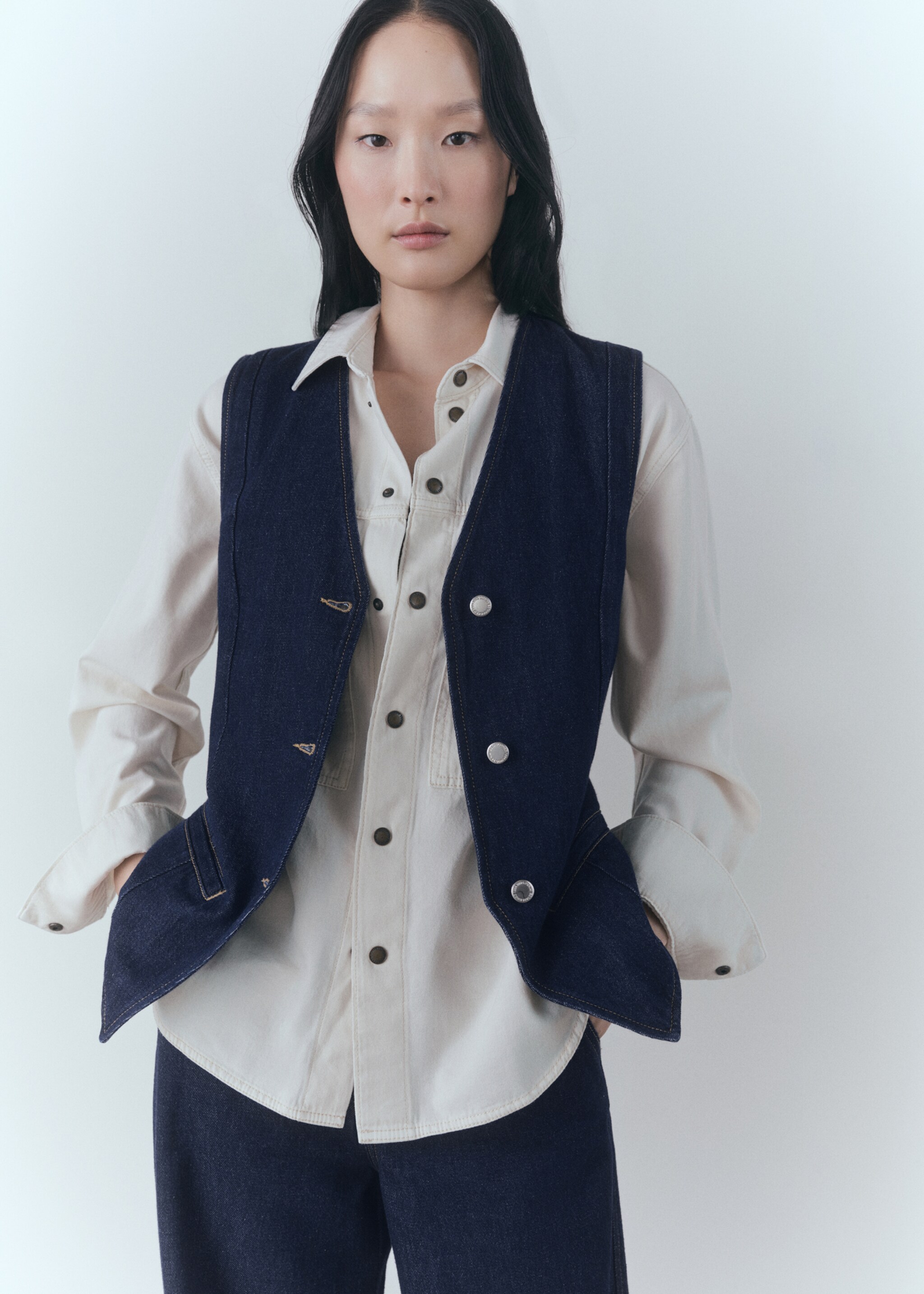 Rinse-wash denim waistcoat - Medium plane, Open Blue. Ref: 77068285-00.