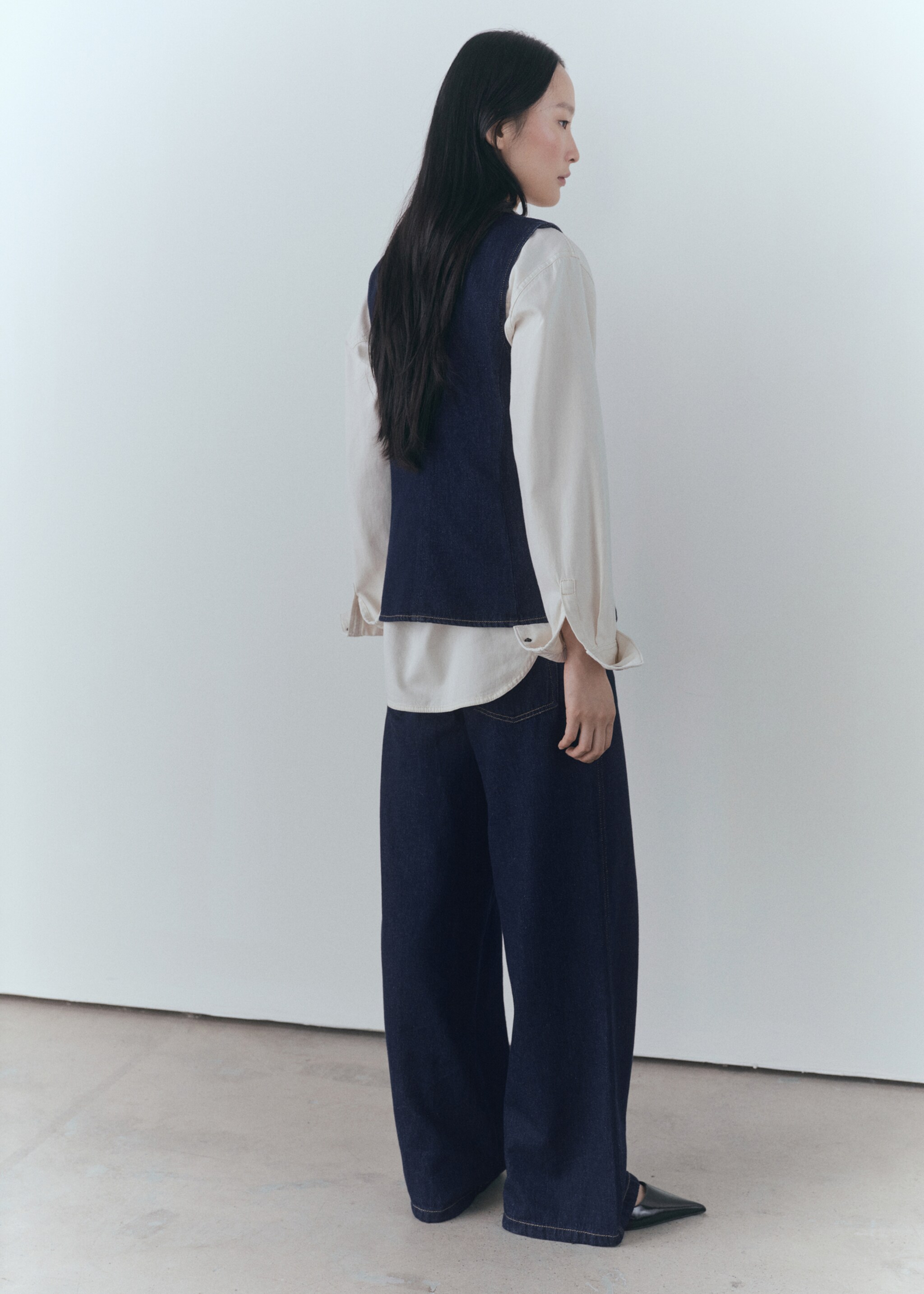 Rinse-wash denim waistcoat - Reverse of the article, Open Blue. Ref: 77068285-00.