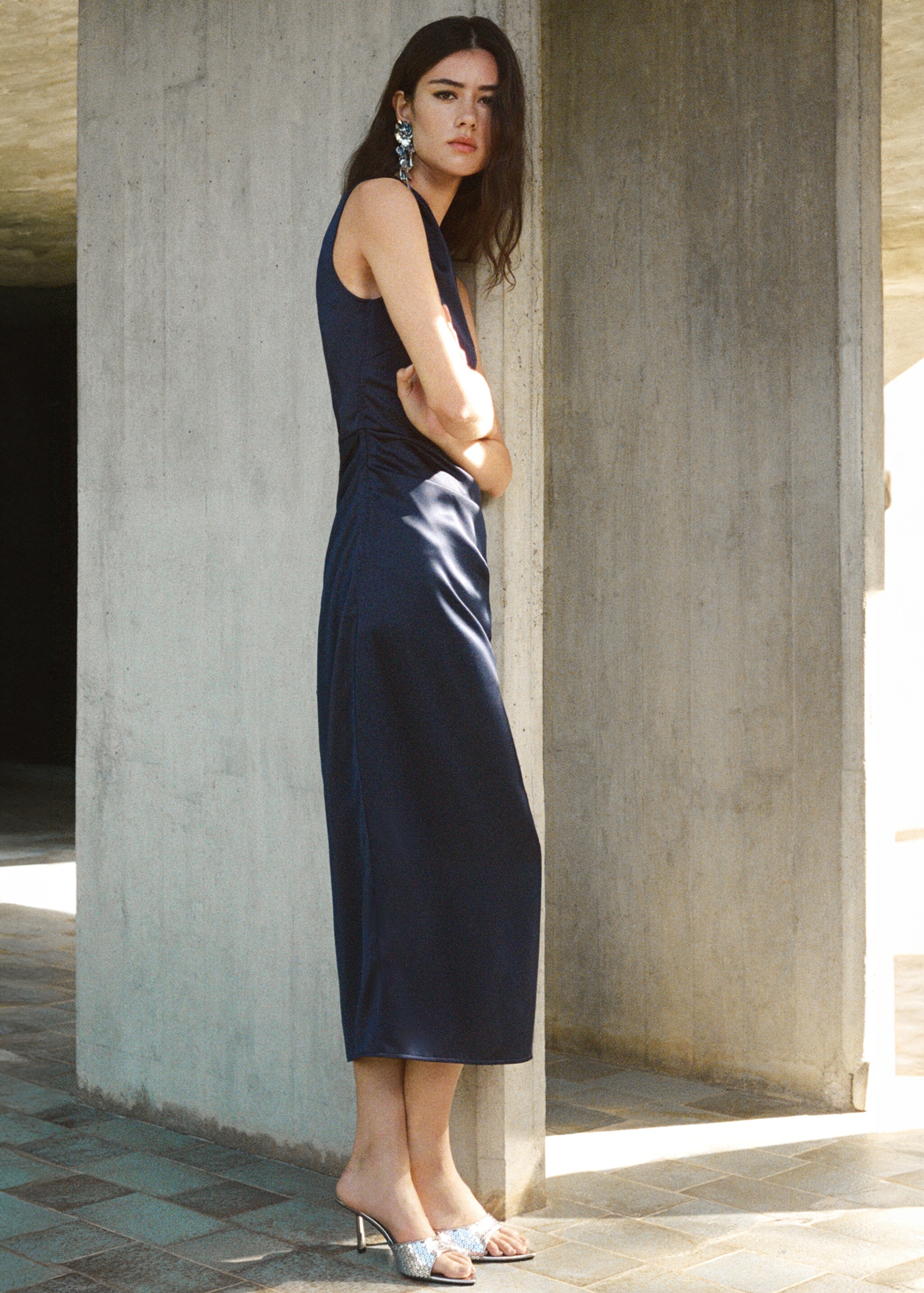 Asymmetrical pleated dress - Details of the article 7, Night Blue. Ref: 77069055-00.