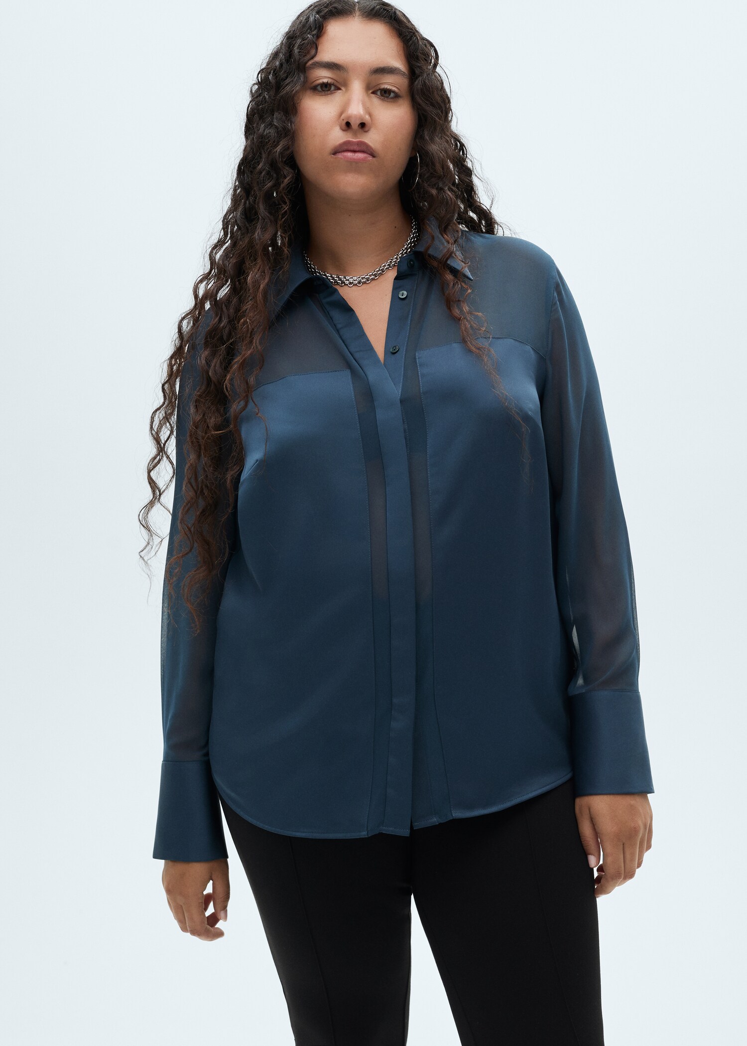 Camisa de chiffon com painéis acetinados - Pormenor do artigo 5