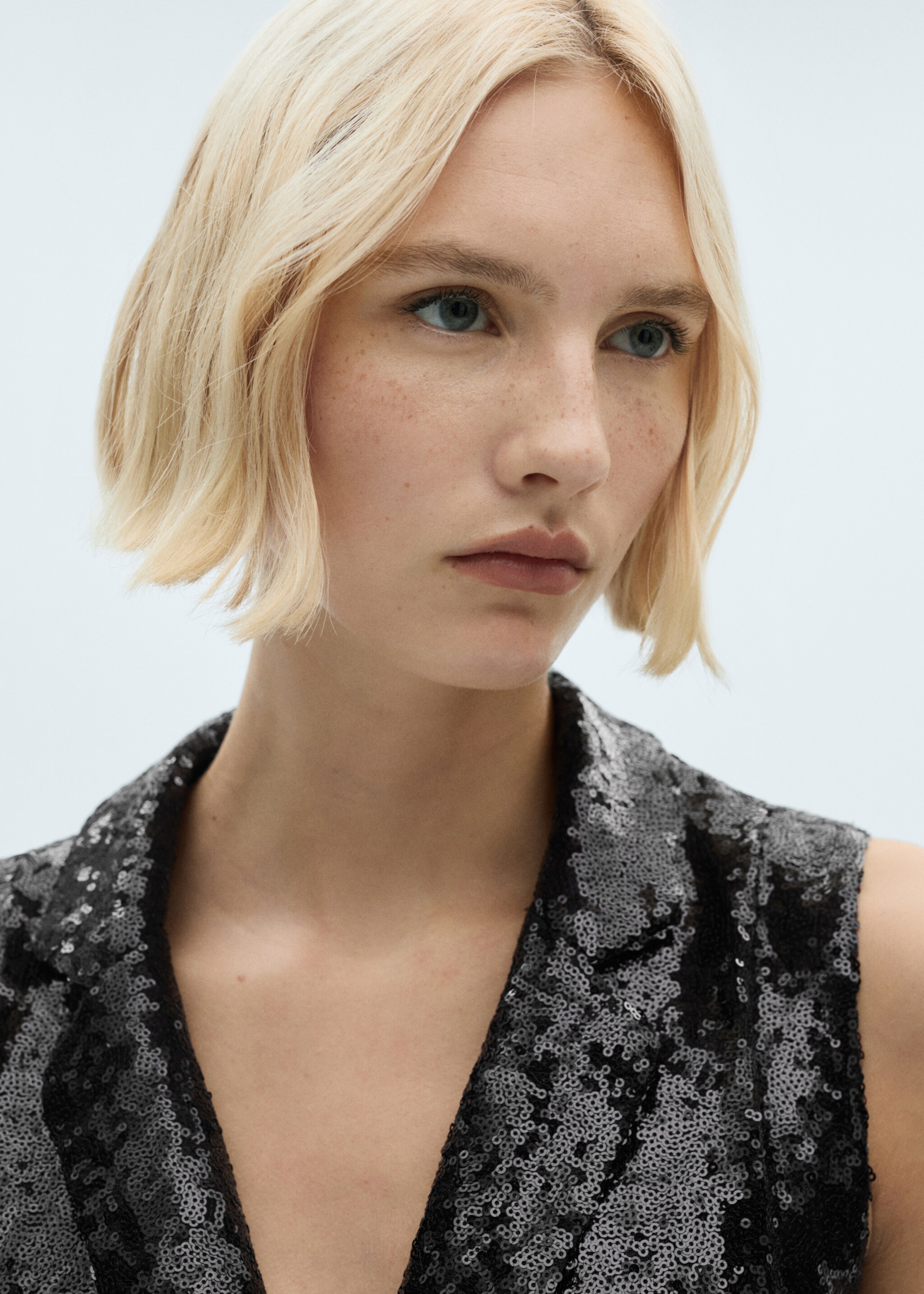 Sequin jumpsuit with lapels - Details of the article 1, Black. Ref: 77069058-00.