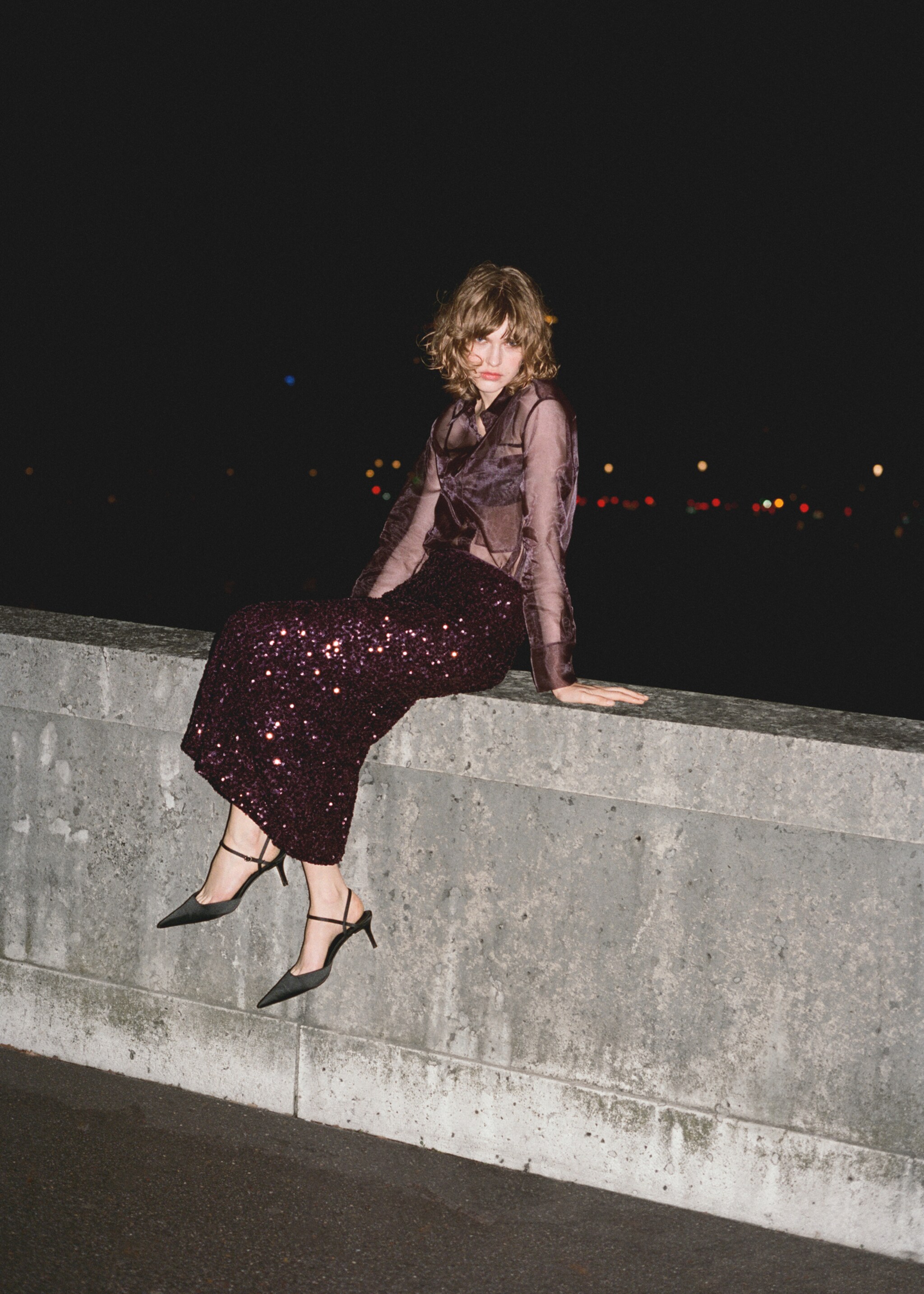 Sequin midi skirt - Details of the article 6, Burgundy. Ref: 77069060-00.