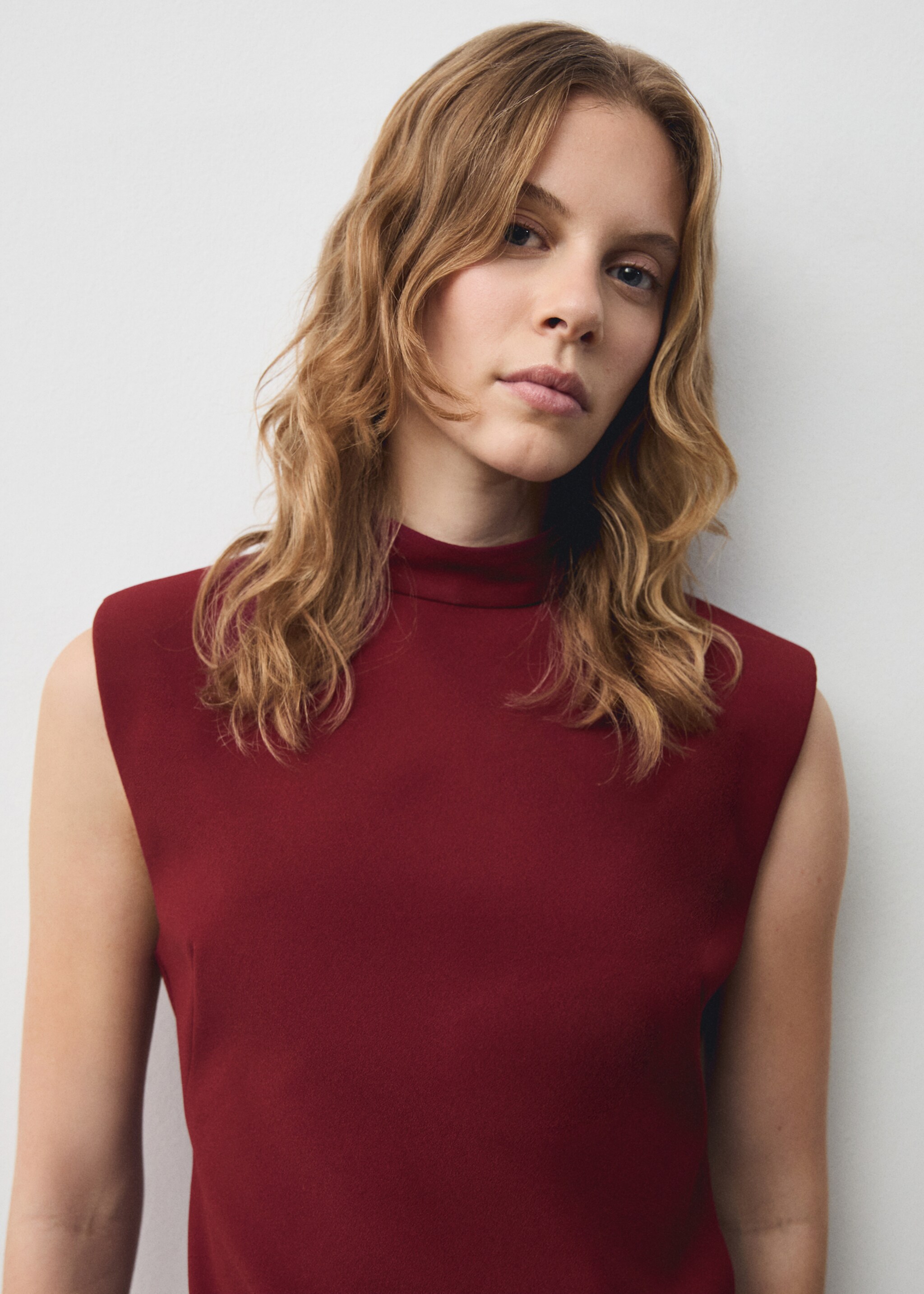 Short belted dress - Details of the article 1, Maroon. Ref: 77069072-00.