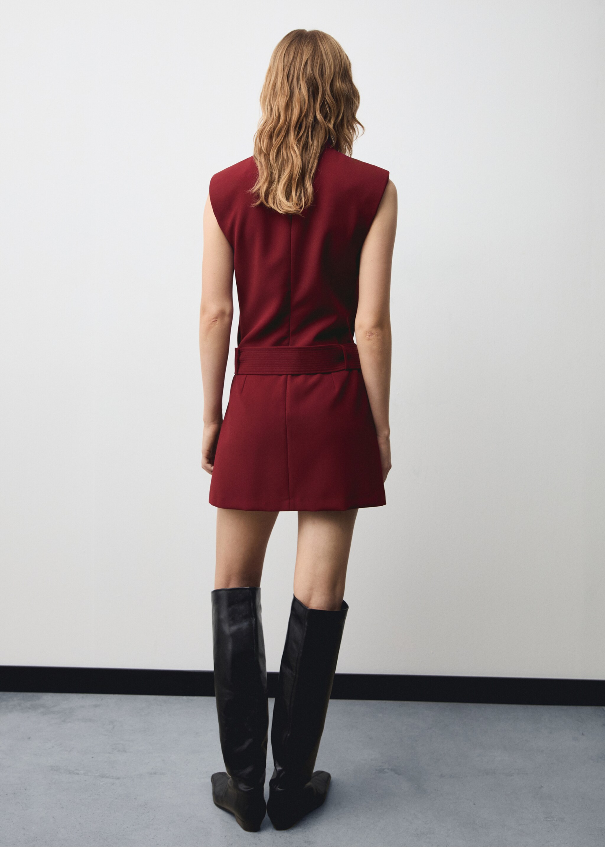Short belted dress - Reverse of the article, Maroon. Ref: 77069072-00.