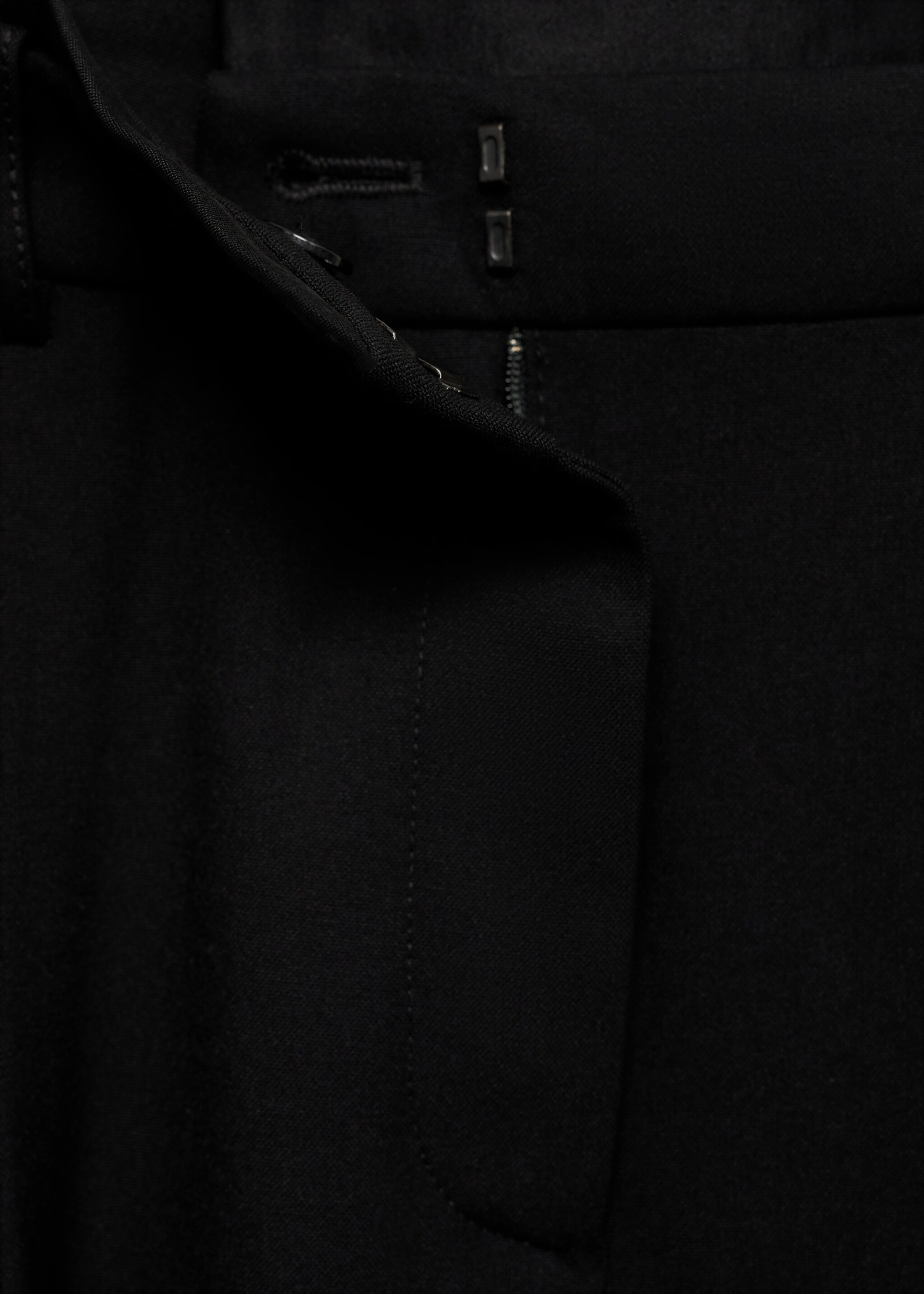 Straight-fit pleated trousers - Details of the article 8, Black. Ref: 77069073-00.