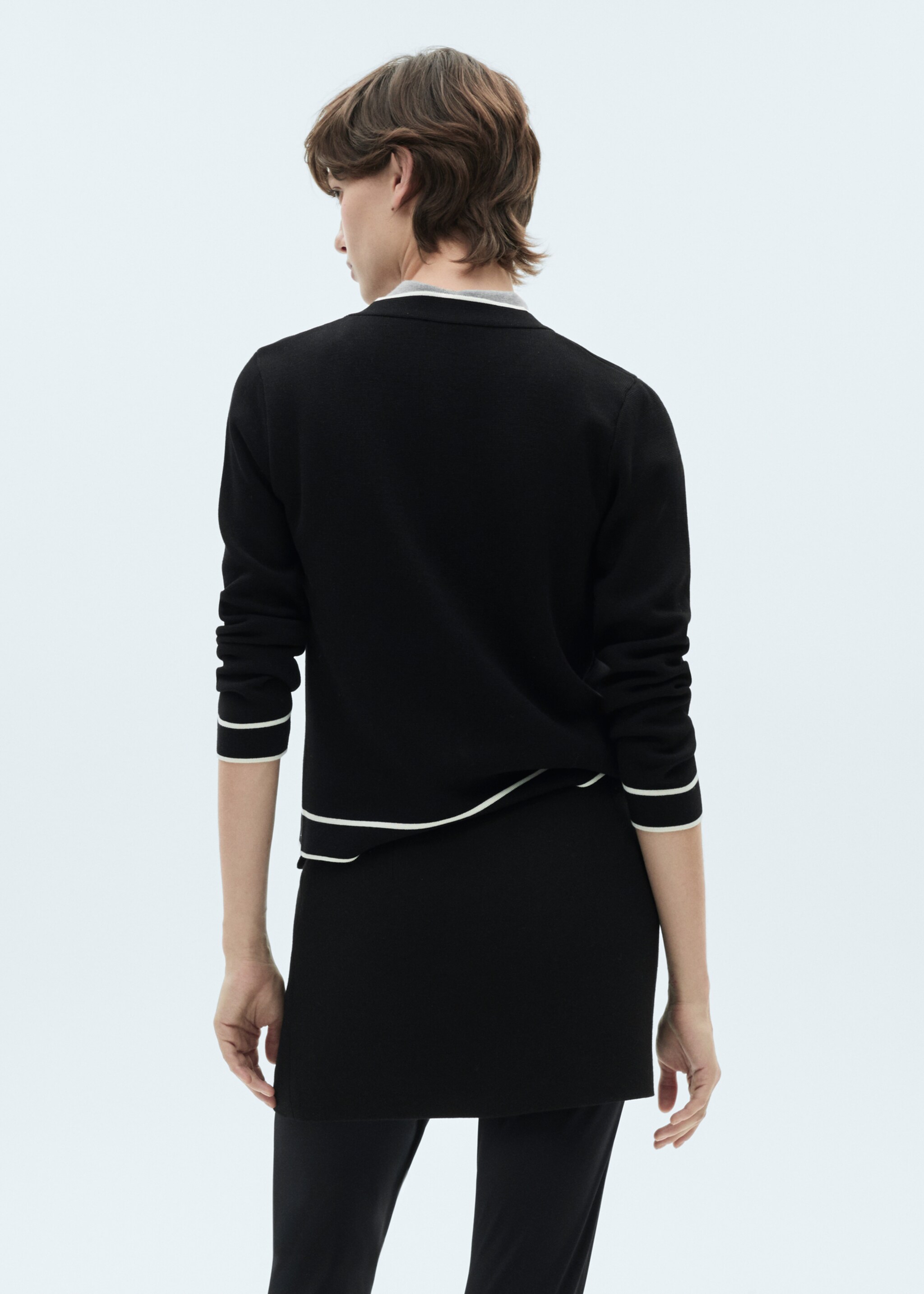 Cardigan mit Kontrastabschlüssen - Rückseite des Artikels, Schwarz. Ref: 77069076-00.