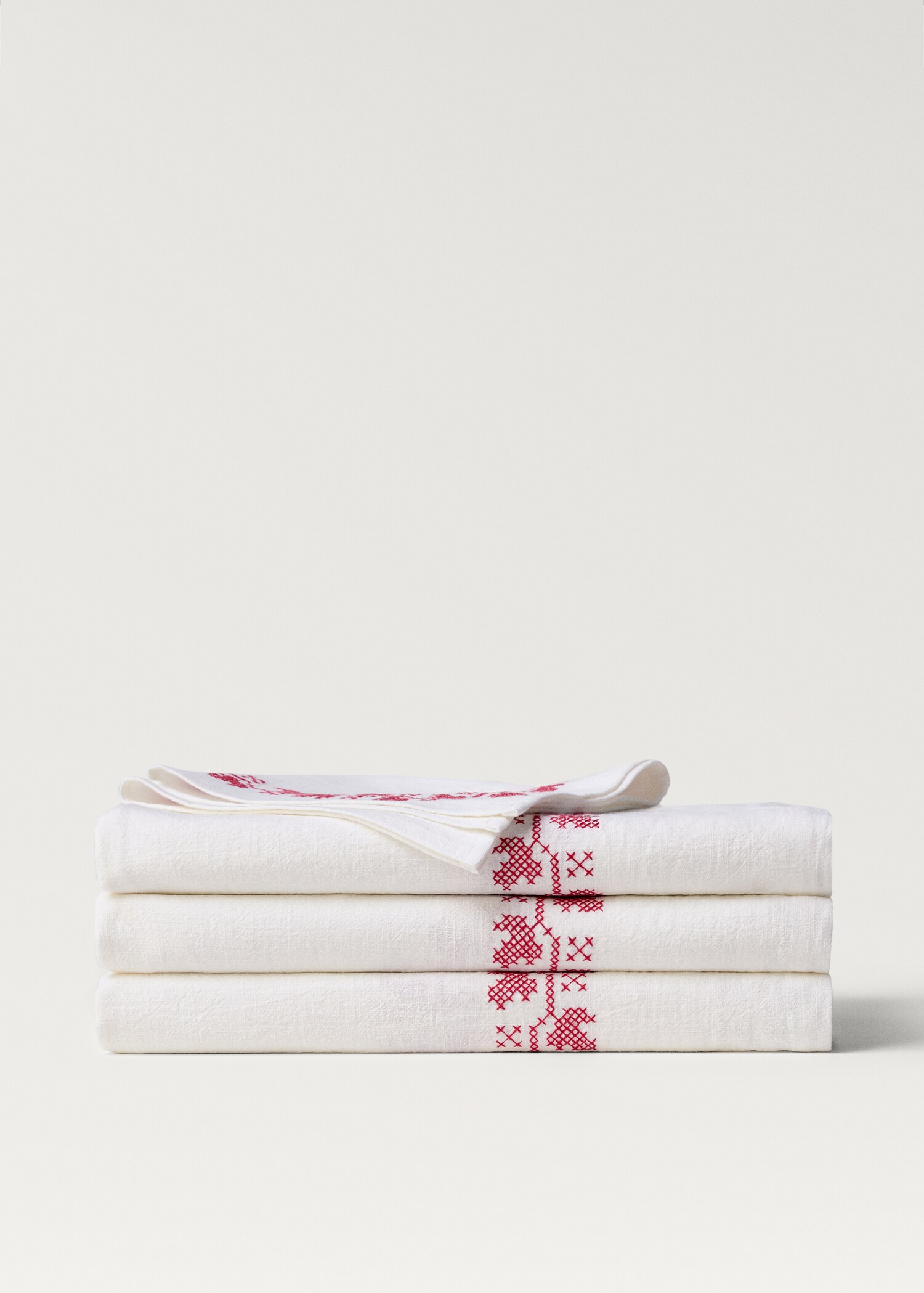 Embroidered detail napkin - Details of the article 2