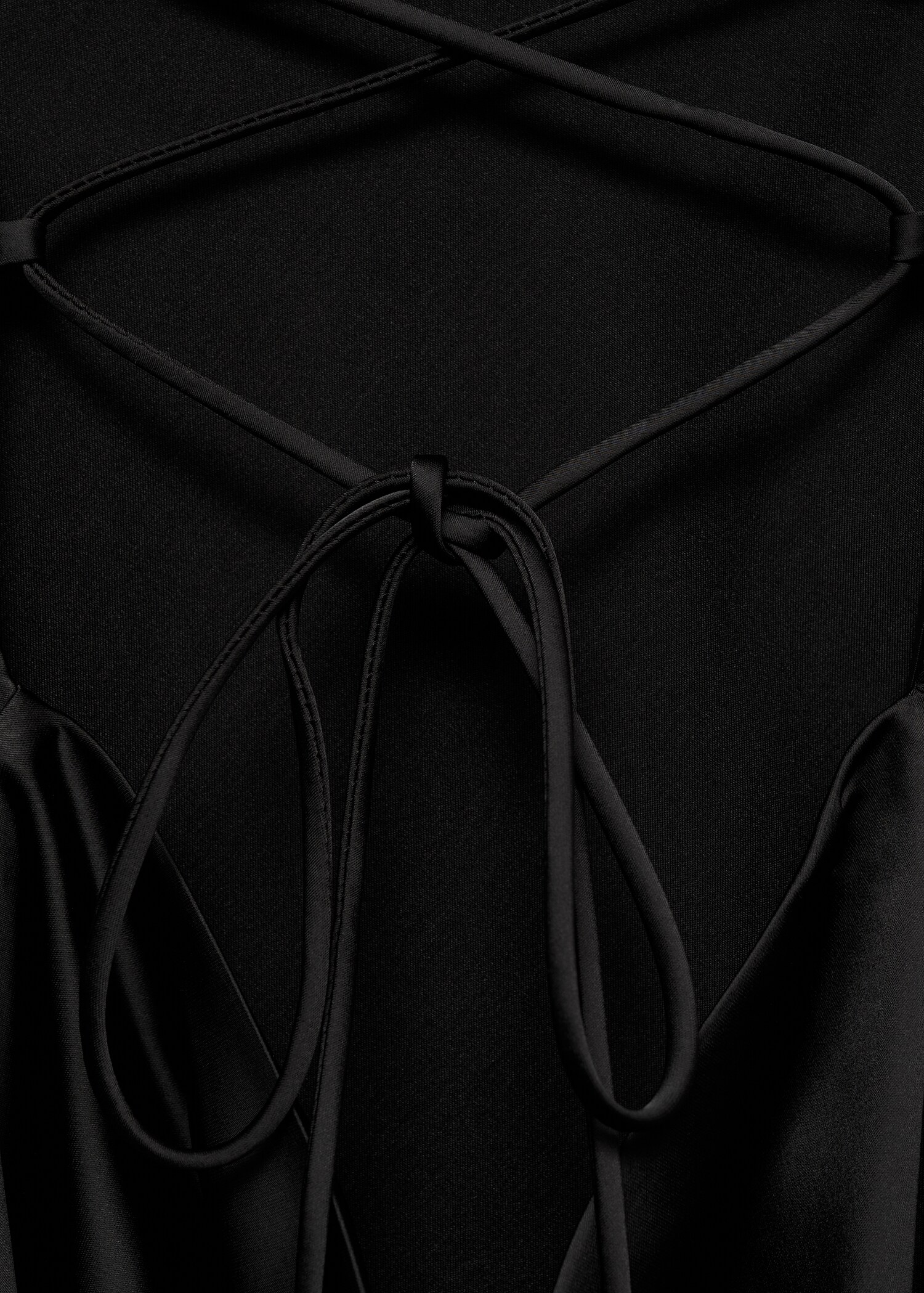 Kurzes Kleid mit gekreuztem Rücken - Detail des Artikels 8