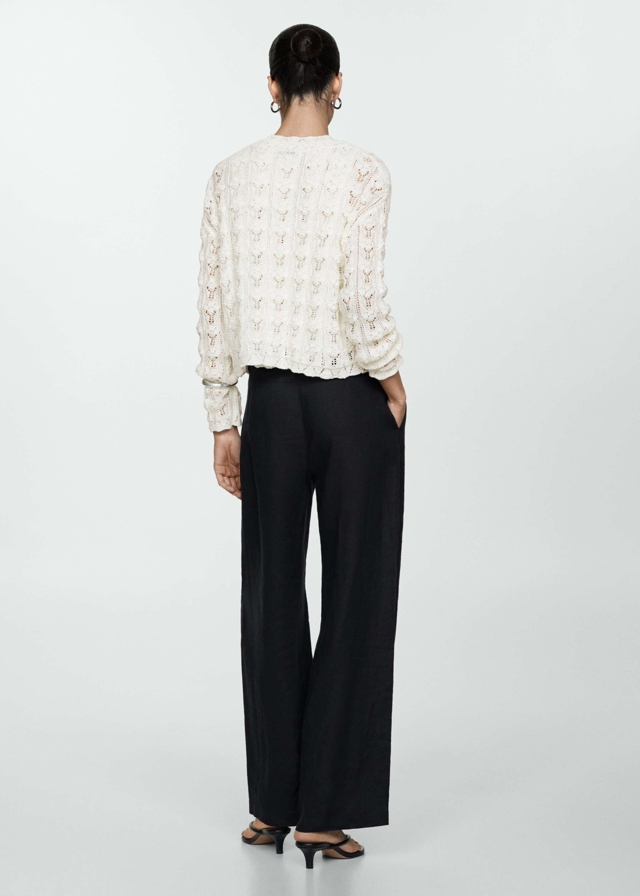 Virkad stickad cardigan - Artikelns baksida, Benvit. Ref: 77070337-00.