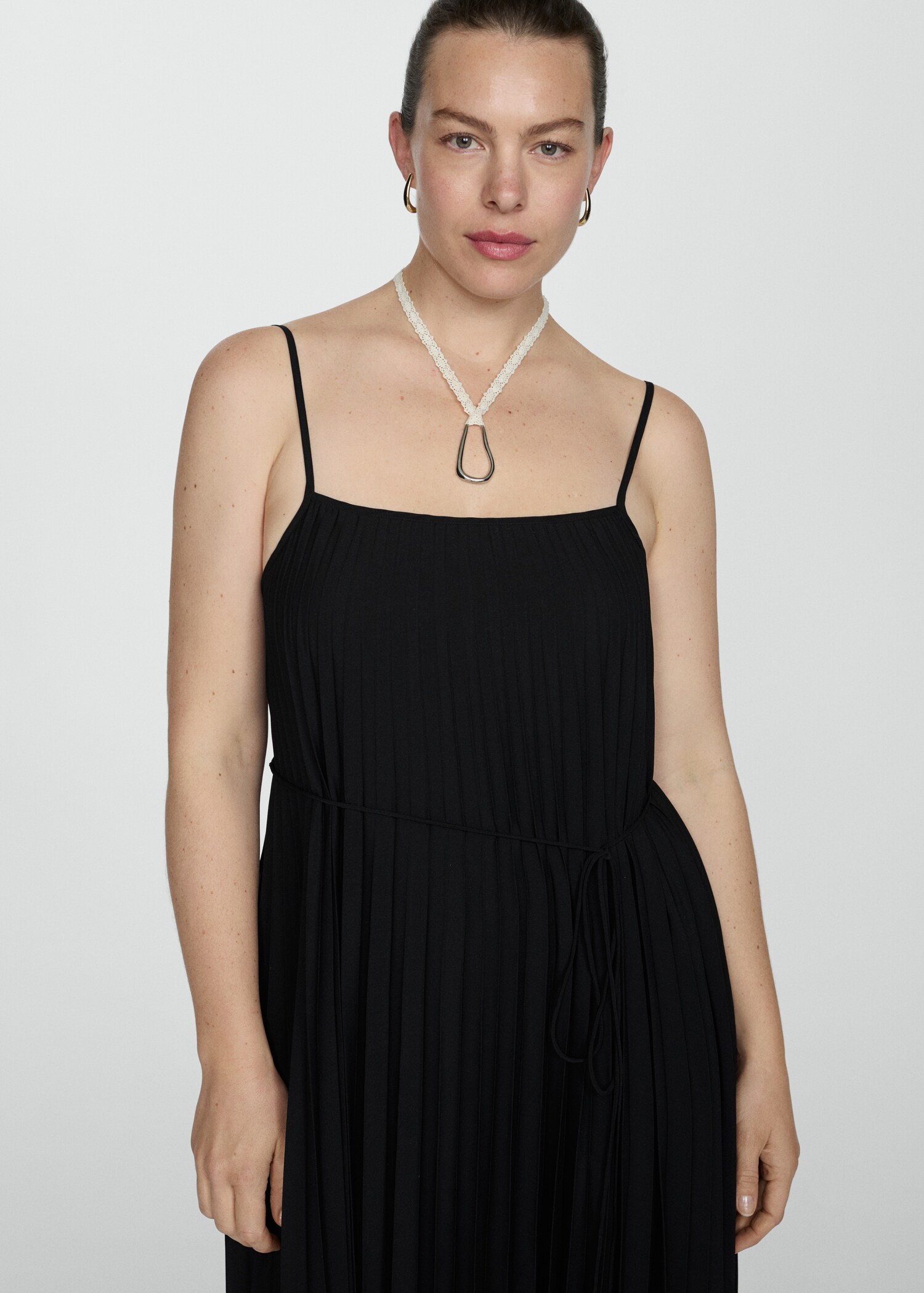 Plissiertes Kleid mit Schleife - Detail des Artikels 5