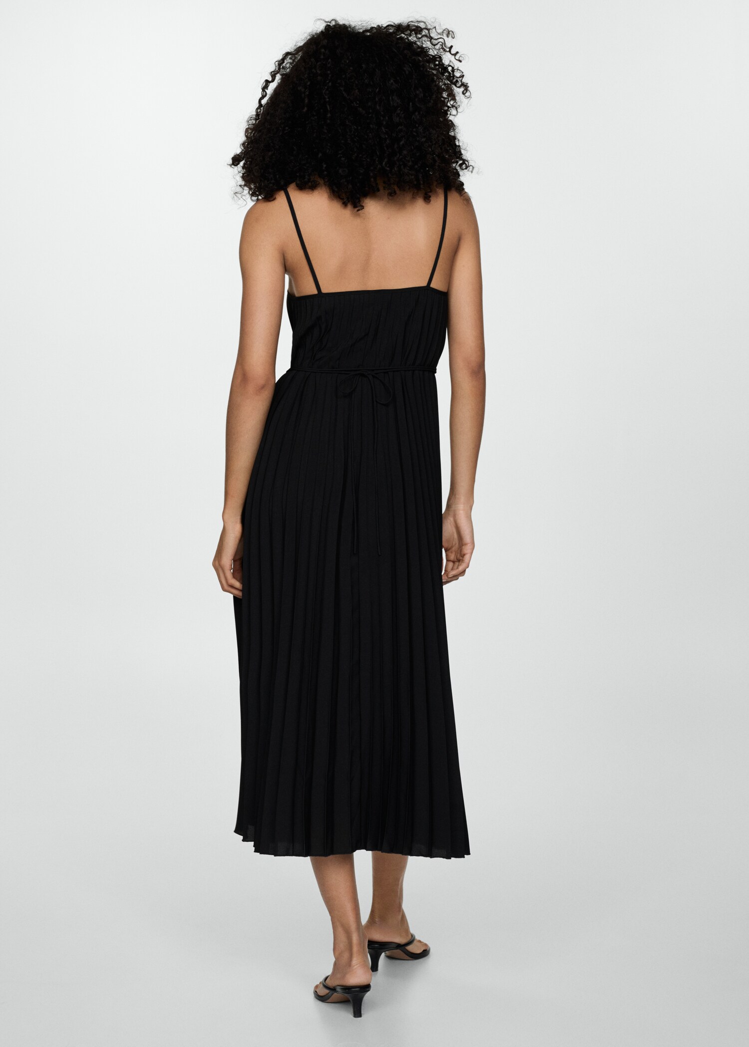 Plissiertes Kleid mit Schleife - Rückseite des Artikels