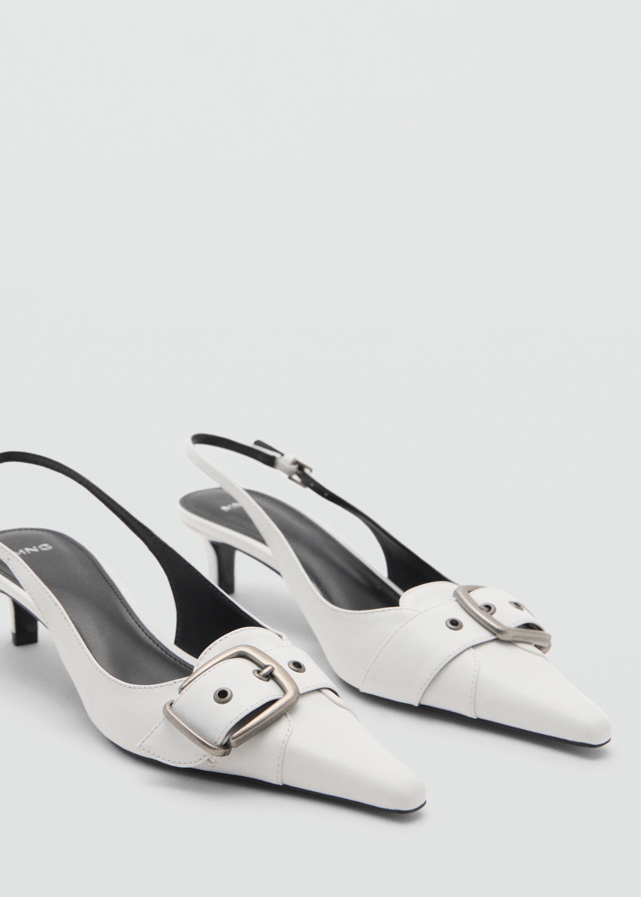 Heeled shoes with buckle fastening - Medium plane
