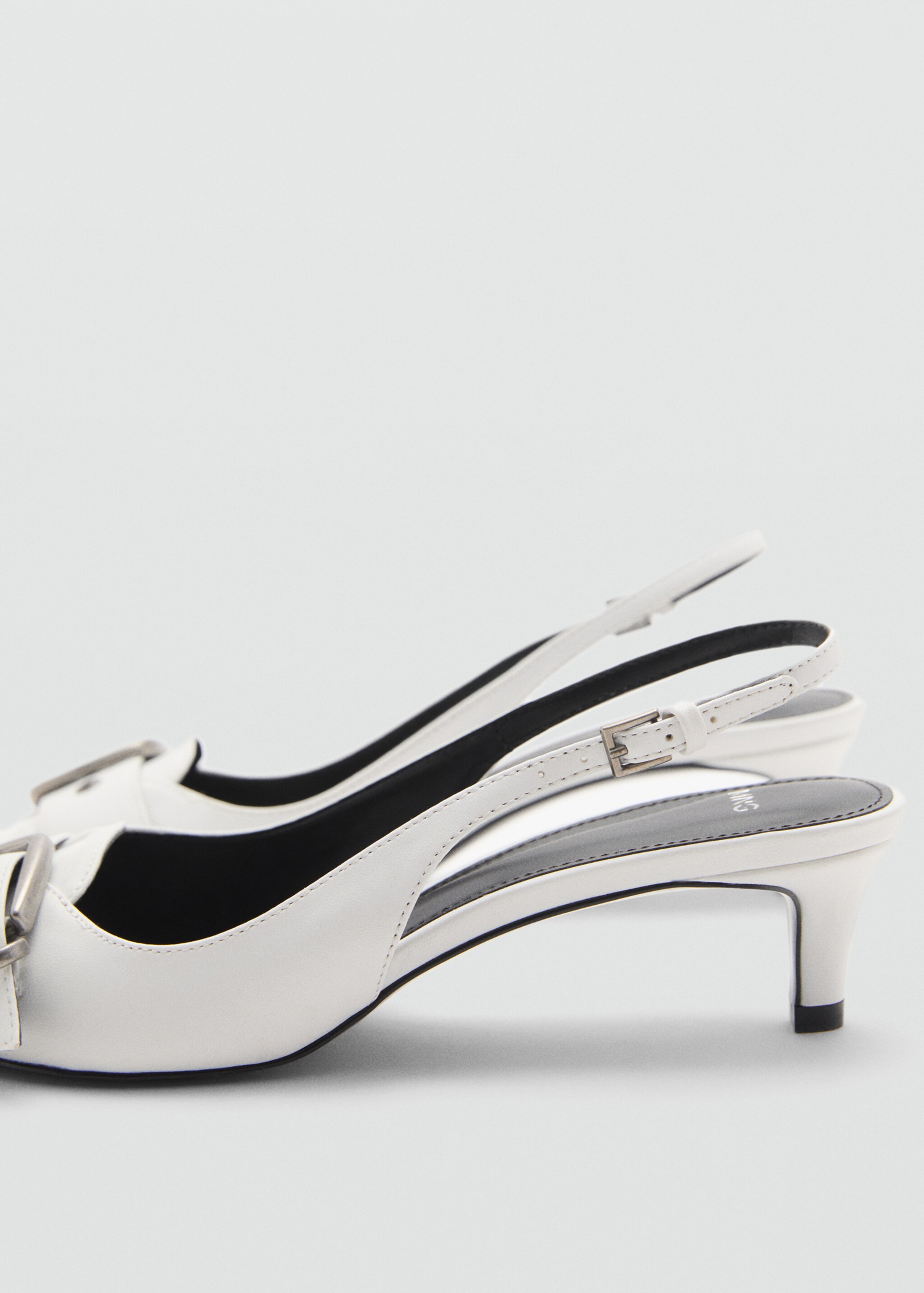 Heeled shoes with buckle fastening - Details of the article 1