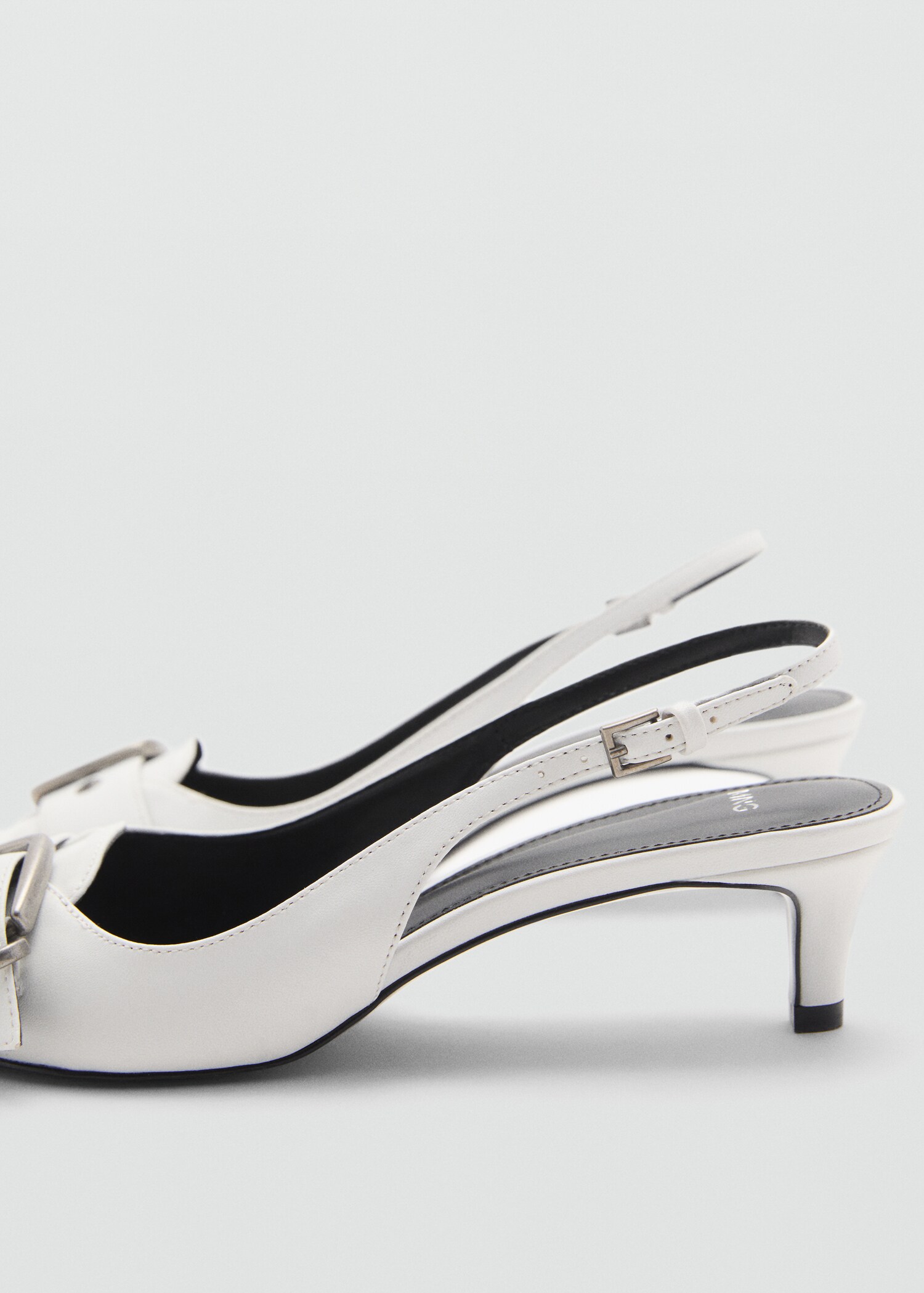 Heeled shoes with buckle fastening - Details of the article 1