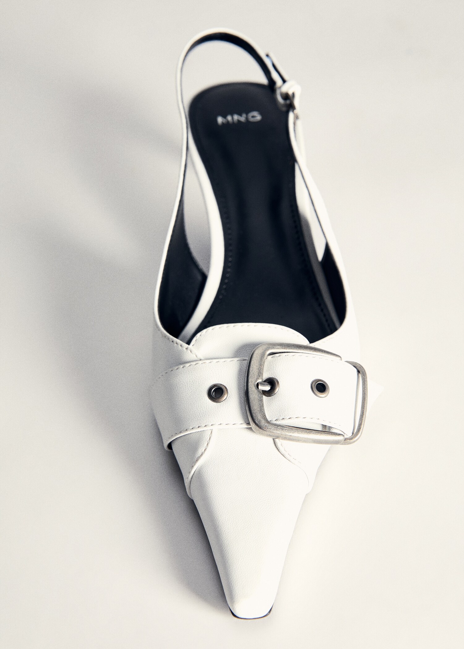 Heeled shoes with buckle fastening - Details of the article 5
