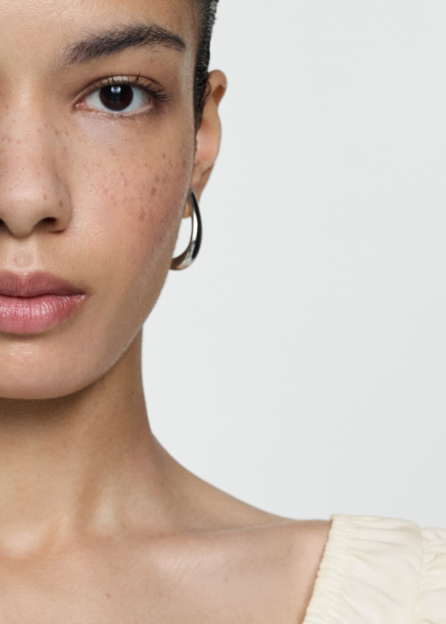Crop Top mit Knöpfen - Detail des Artikels 1