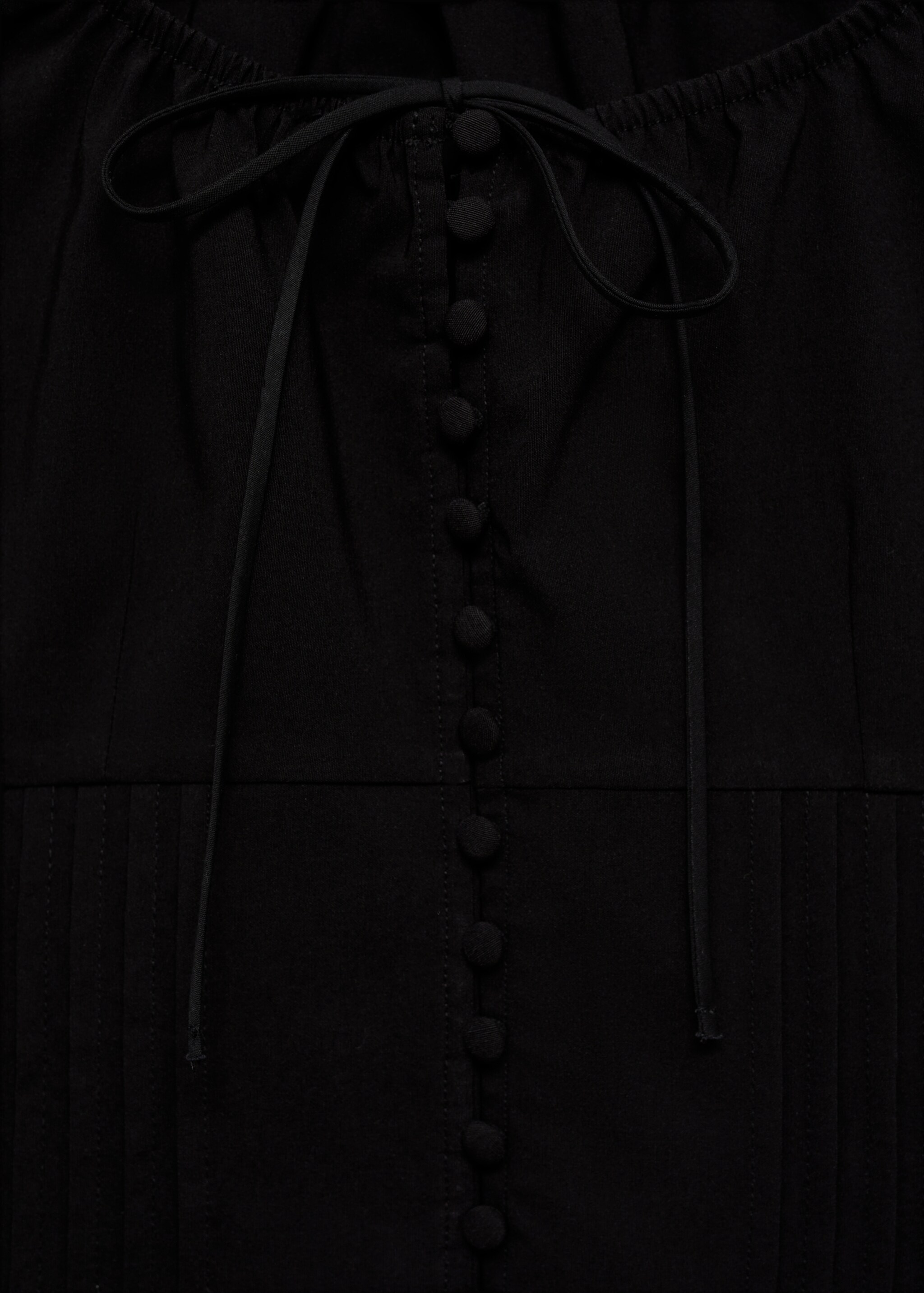 Buttoned crop top - Details of the article 0