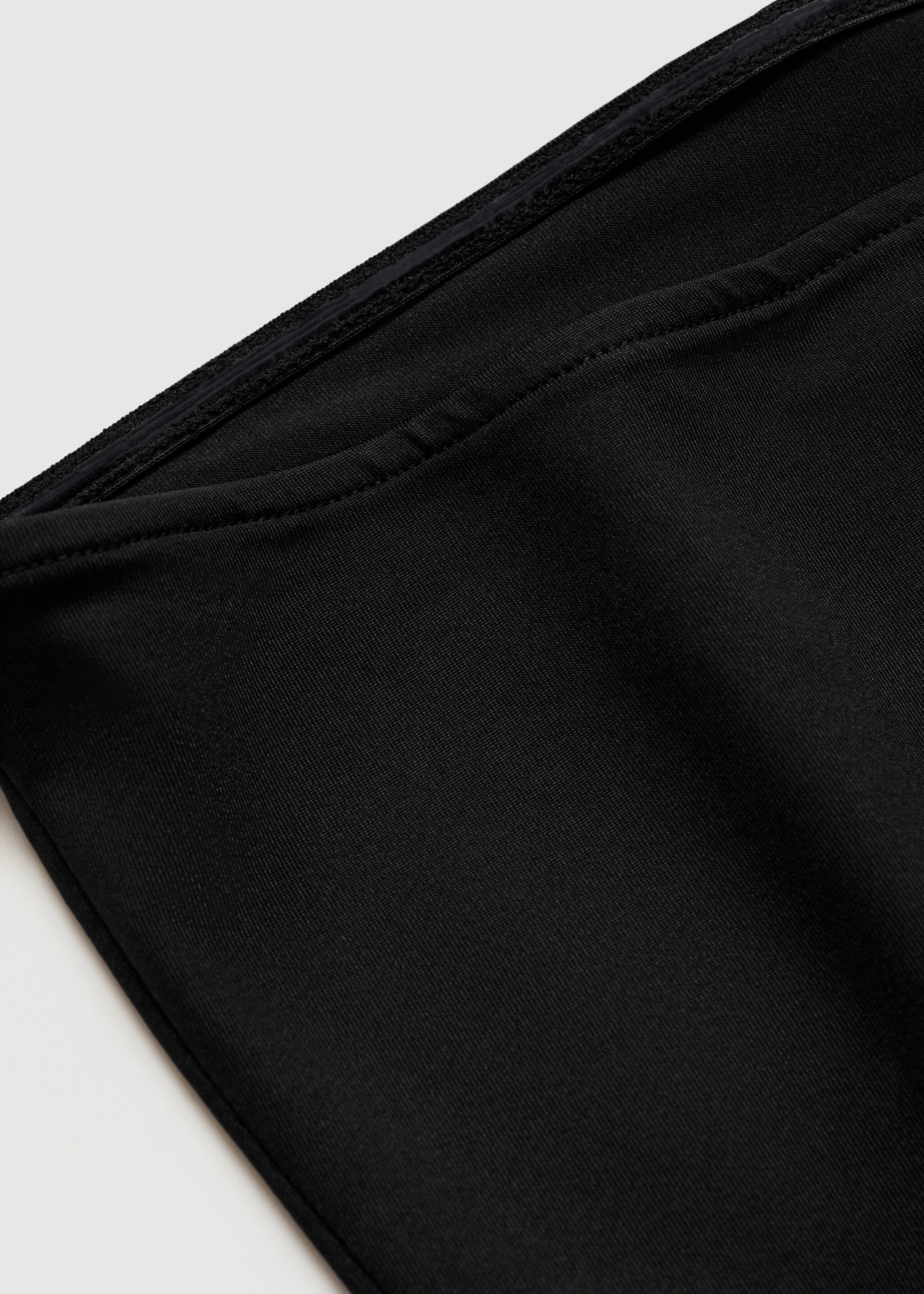 Bandeau top - Details of the article 8, Black. Ref: 77070373-00.
