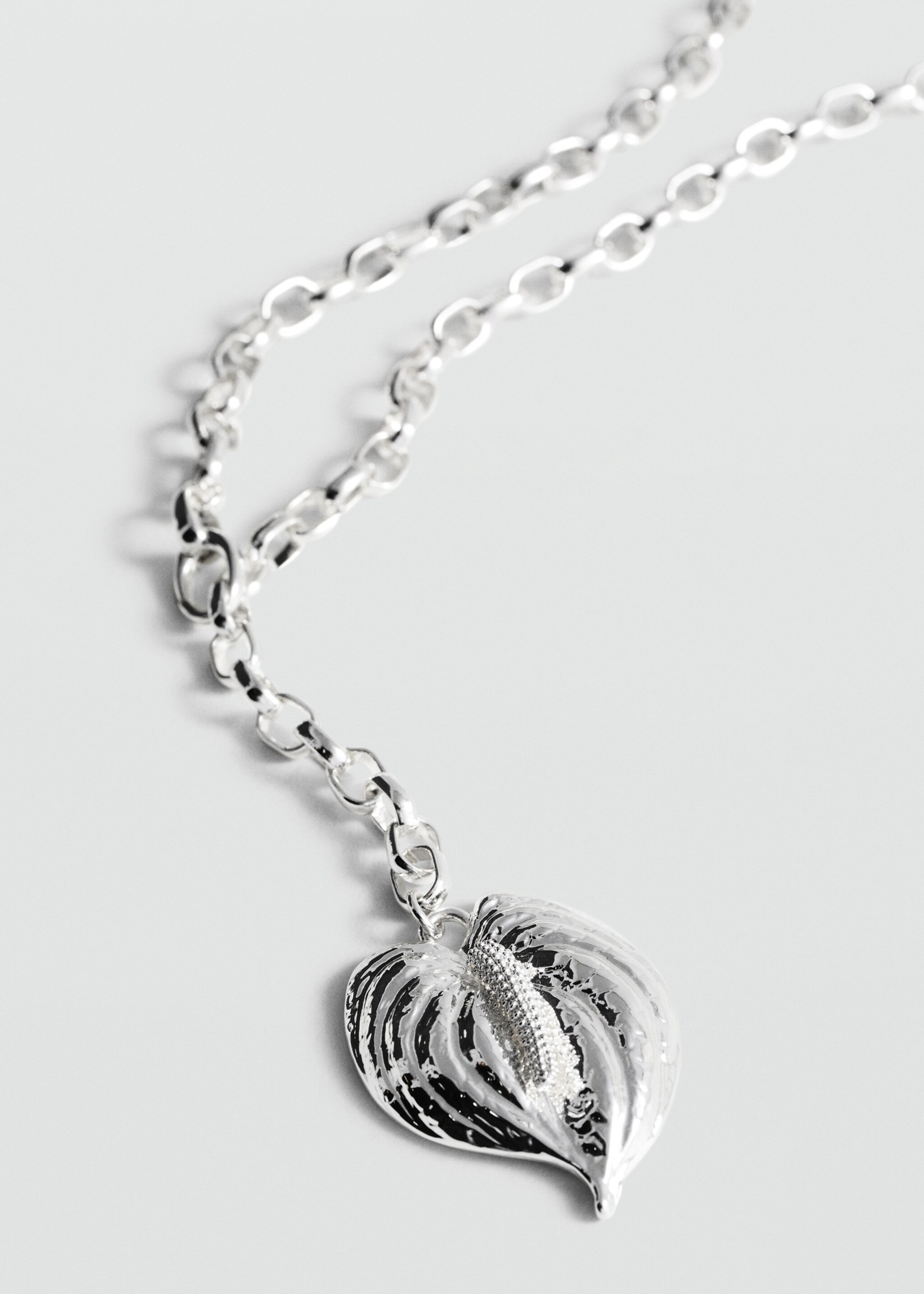 Leaf pendant chain necklace - Medium plane