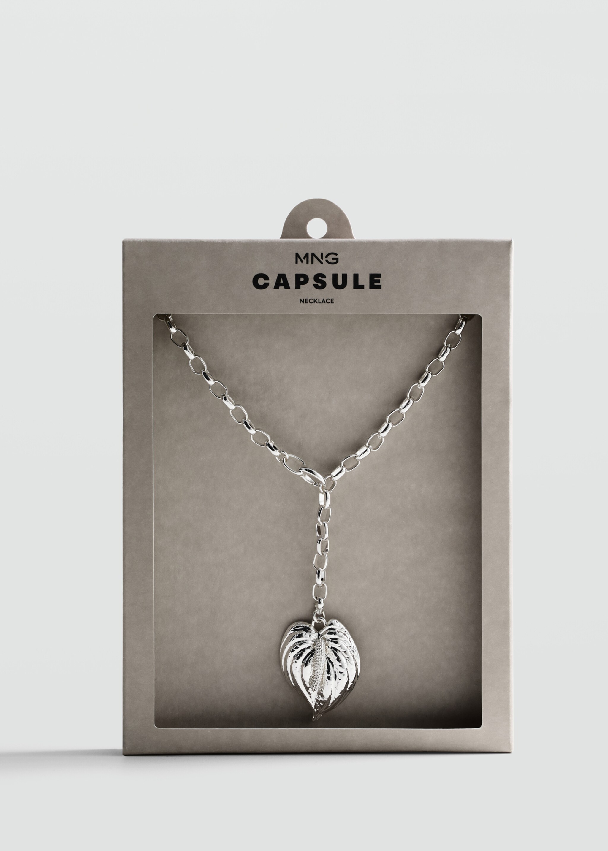 Leaf pendant chain necklace - Details of the article 2
