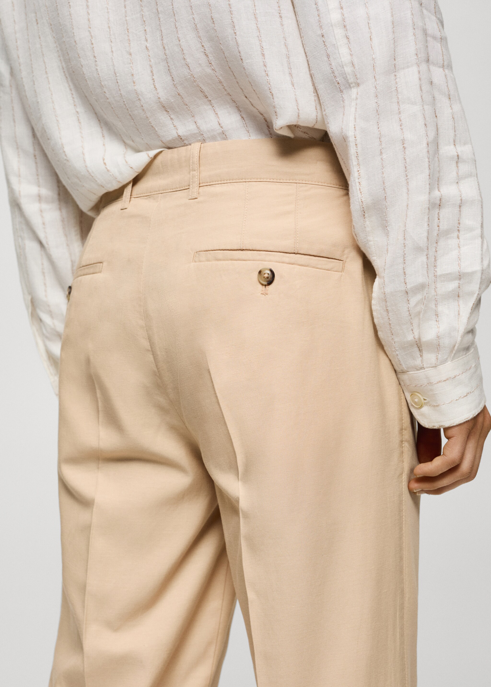 Bundfaltenhose aus Lyocell mit Baumwolle - Detail des Artikels 2, Vanille. Ref: 77070562-00.