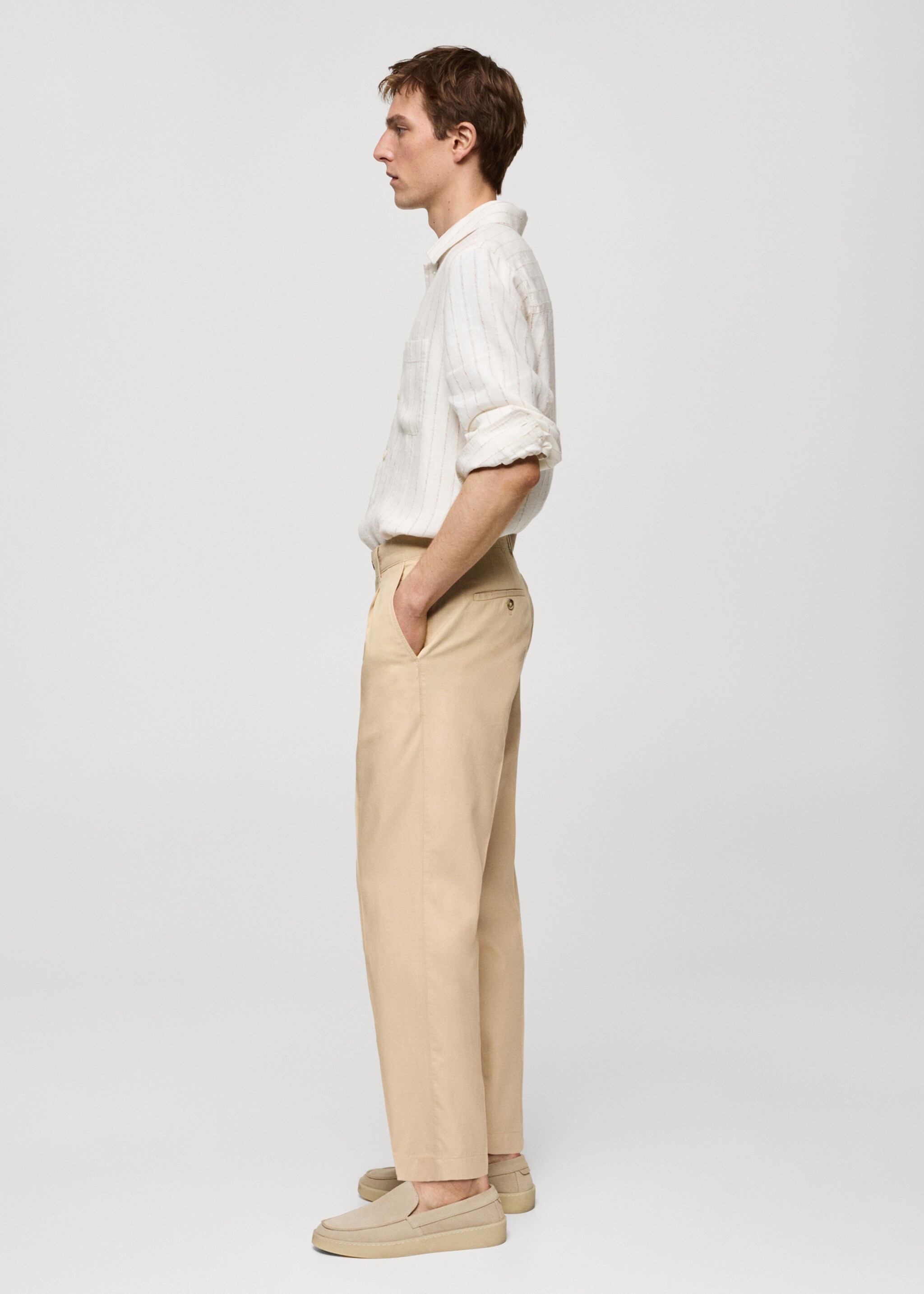 Bundfaltenhose aus Lyocell mit Baumwolle - Detail des Artikels 6, Vanille. Ref: 77070562-00.