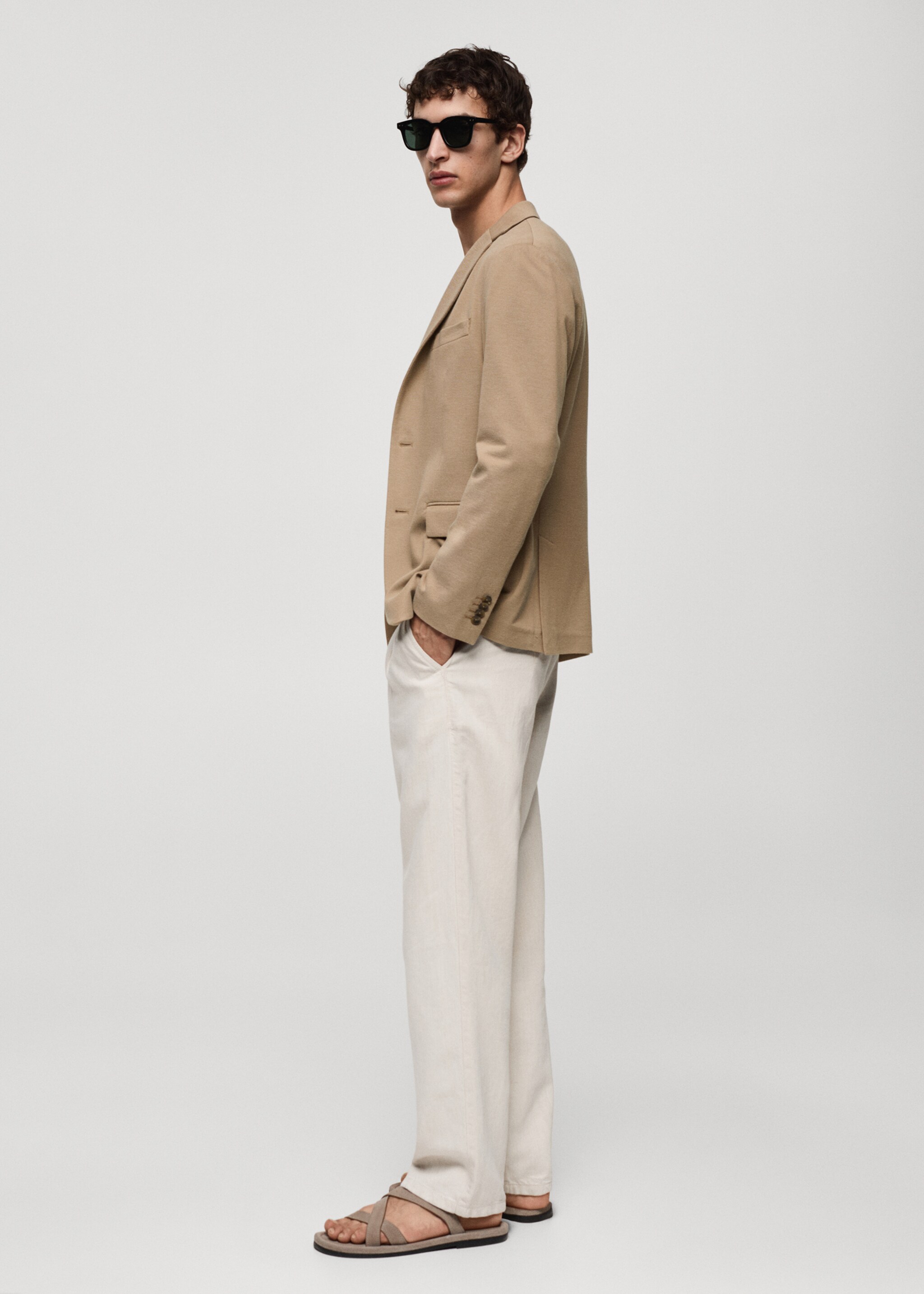 Slim fit mikrostrukturirani sako - Detalji artikla 2, Srednje smeđa. Ref: 77070570-00.
