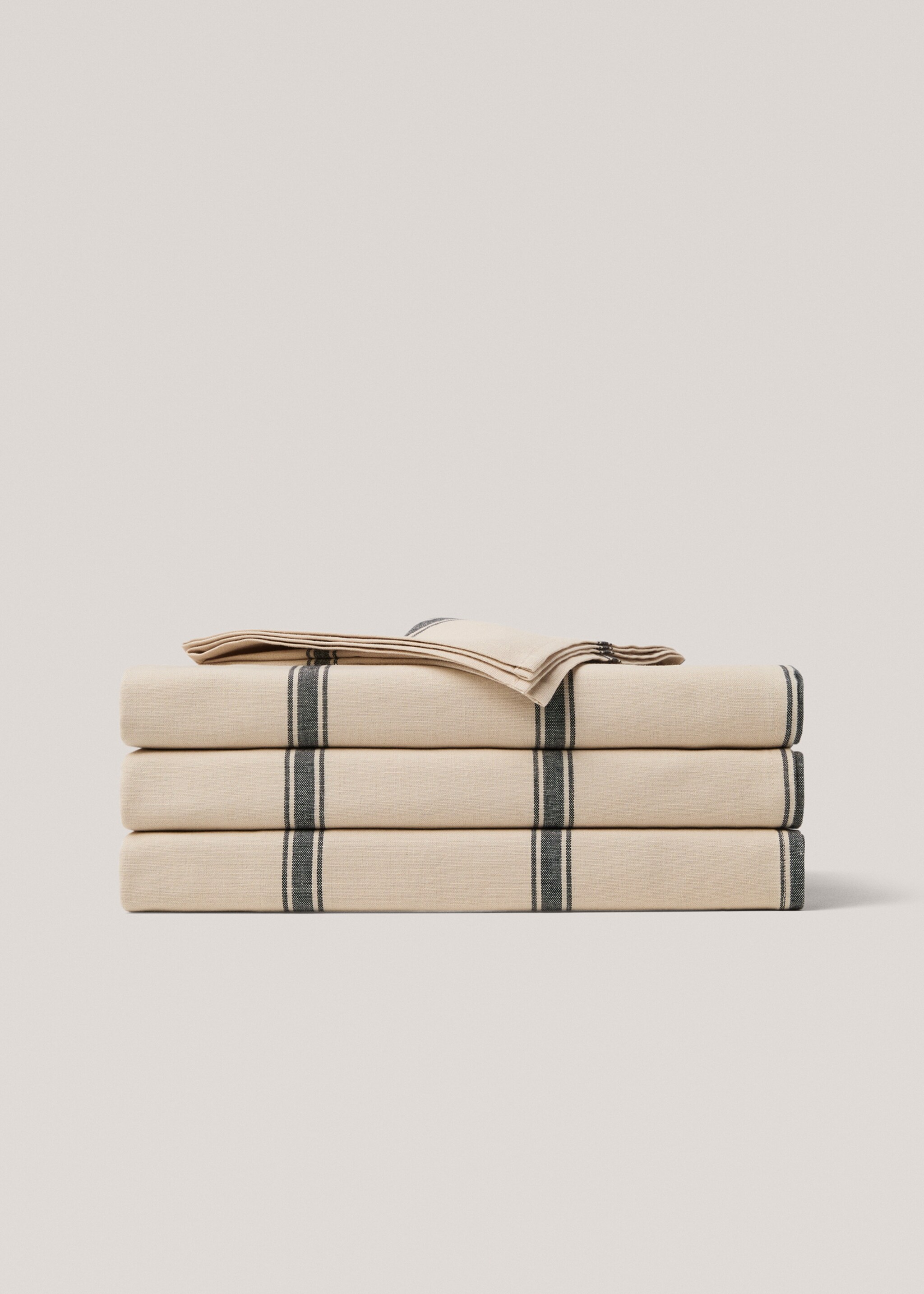 100% cotton striped tablecloth for 6 to 8 diners - Article without model, Sand. Ref: 77070577-00.