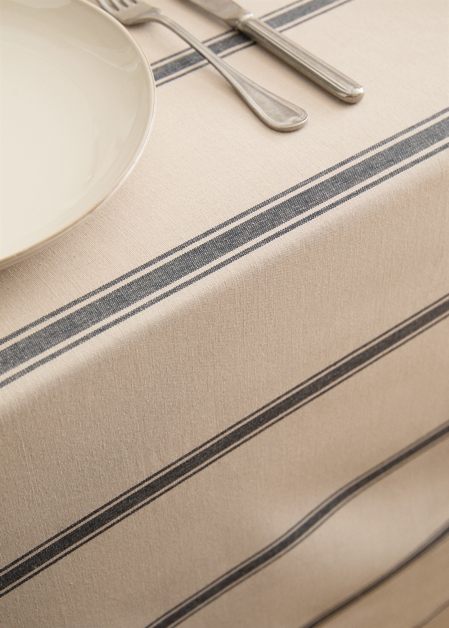 100% cotton striped tablecloth for 6 to 8 diners - Details of the article 7