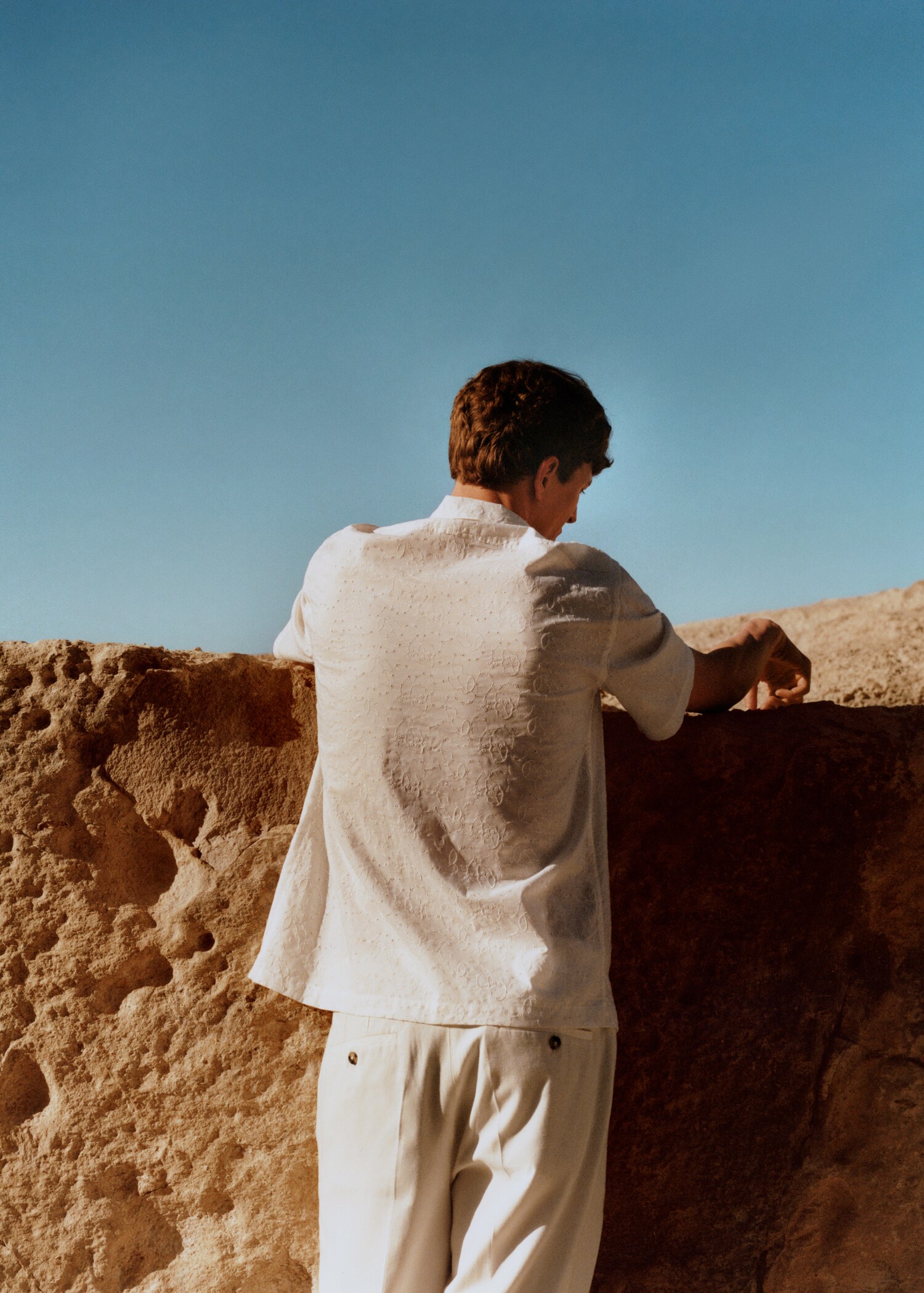 Relaxed-fit 100% cotton embroidered shirt - Details of the article 5