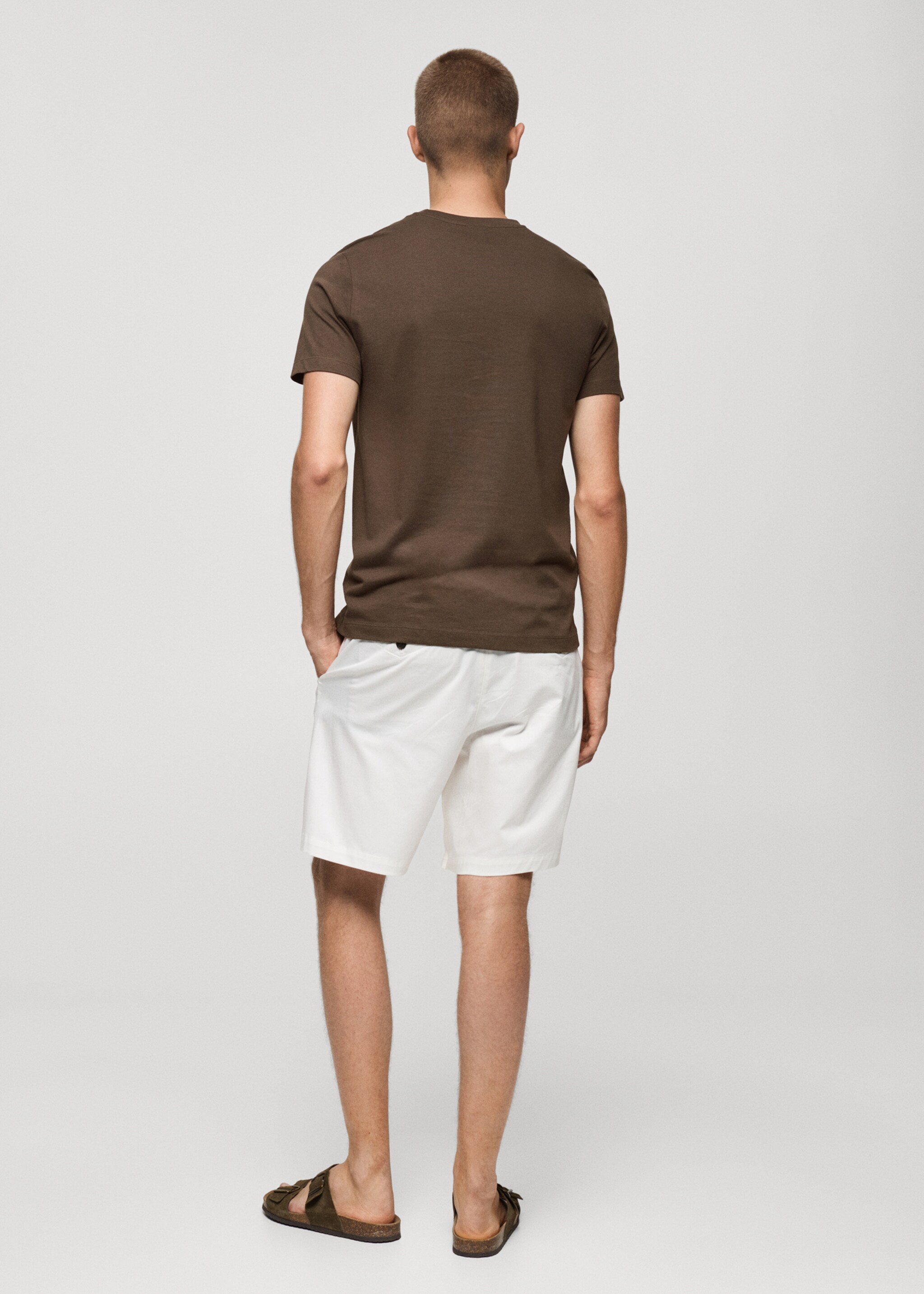Chemise coton slim fit - Verso de l’article, Chocolat. Ref: 77070606-00.