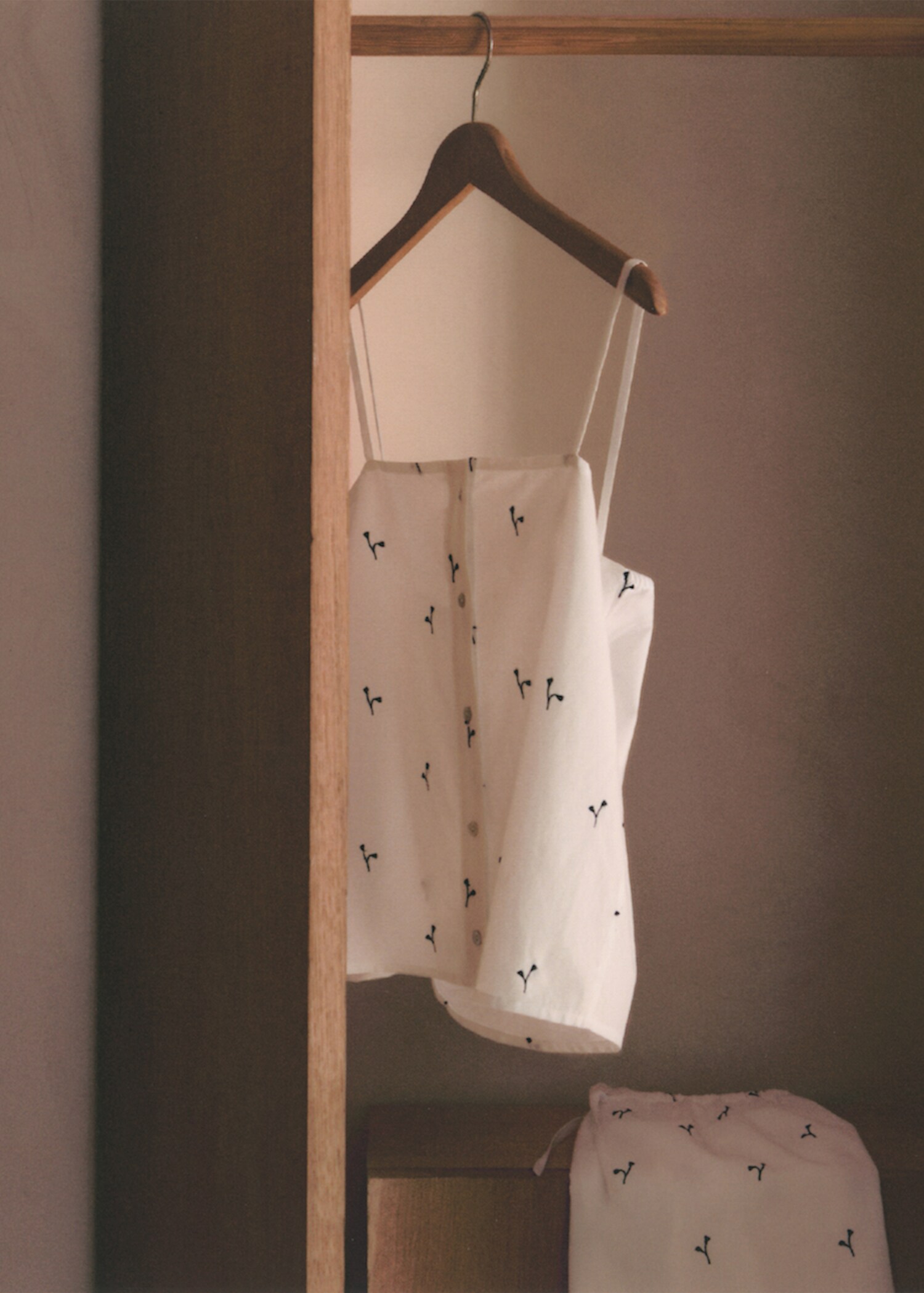 Embroidered two-piece pyjamas - Details of the article 6