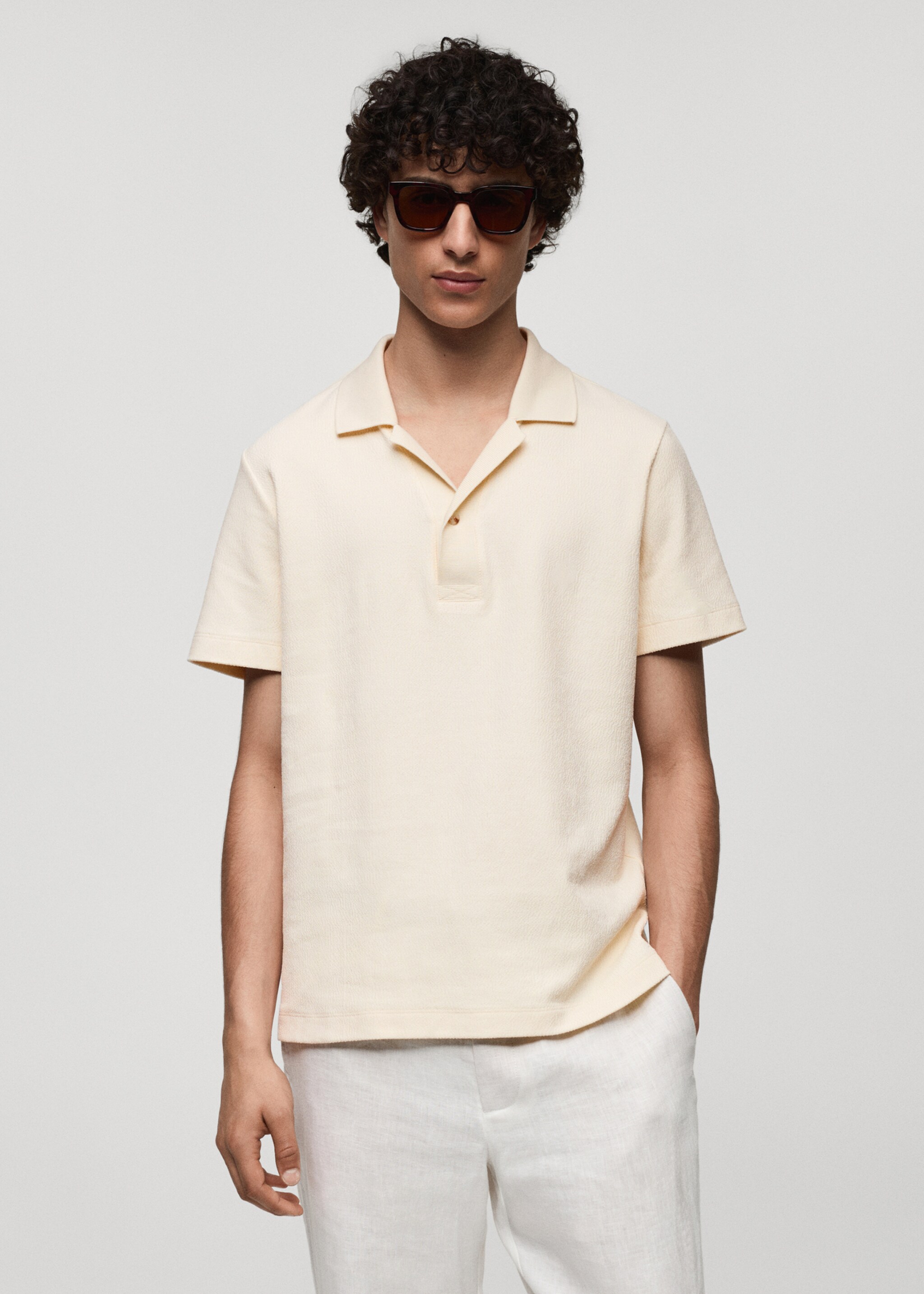 Strukturiertes Regular-Fit-Poloshirt aus Baumwolle - Mittlere Ansicht